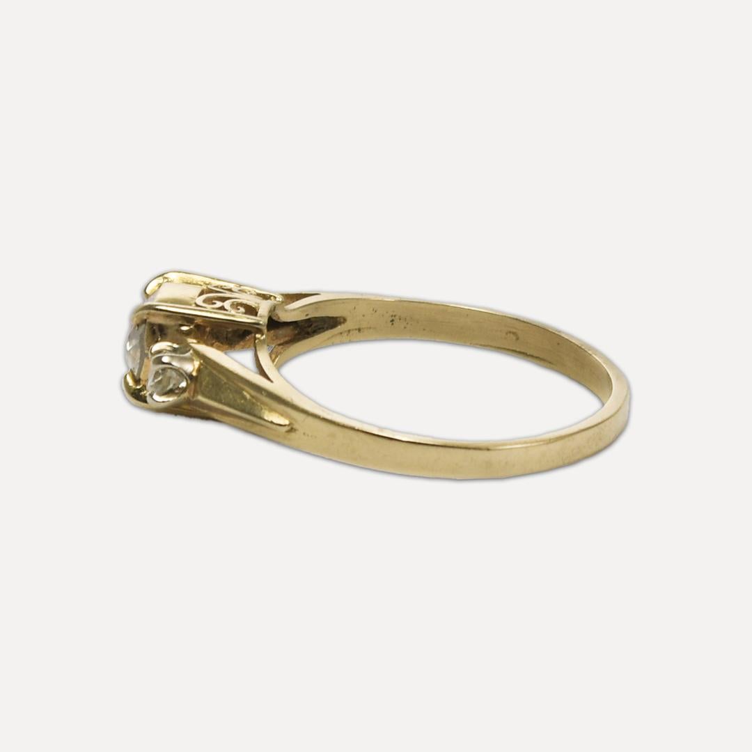 Bague vintage à trois diamants en or jaune 12 carats 0,60 carat Unisexe en vente