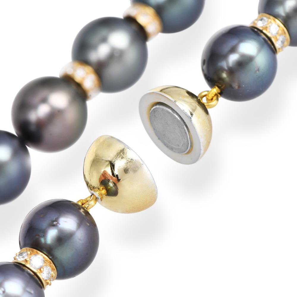 Collana di perle nere di Tahiti da 12 mm con diamanti e chiusura in oro In condizioni ottime in vendita a Miami, FL
