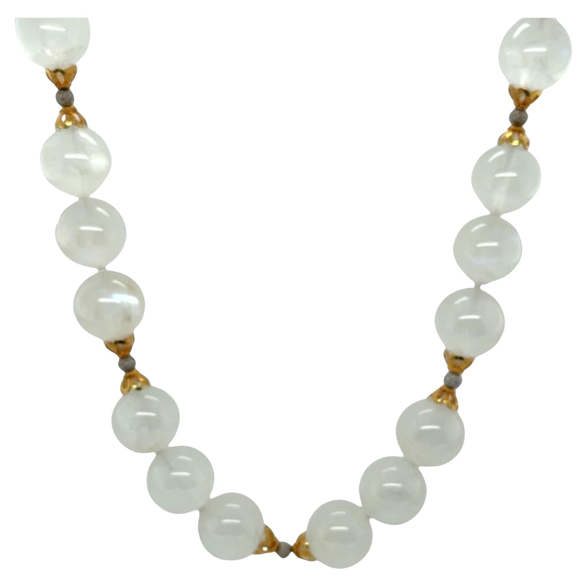 Collar de cuentas de piedra lunar Flash Azul de 12 mm con detalles en oro blanco y amarillo