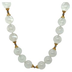 Collar de cuentas de piedra lunar Flash Azul de 12 mm con detalles en oro blanco y amarillo