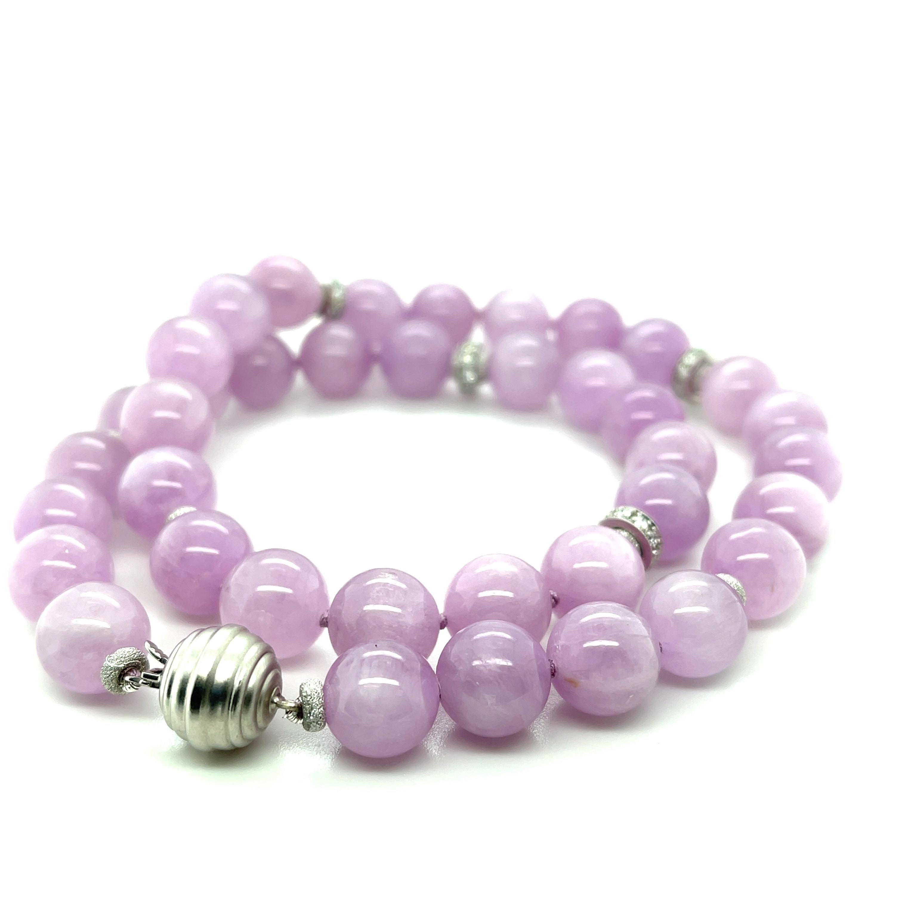 12mm Round Kunzite Beaded Necklace with Diamond and Gold Accents, 18 Inches In New Condition For Sale In Los Angeles, CA