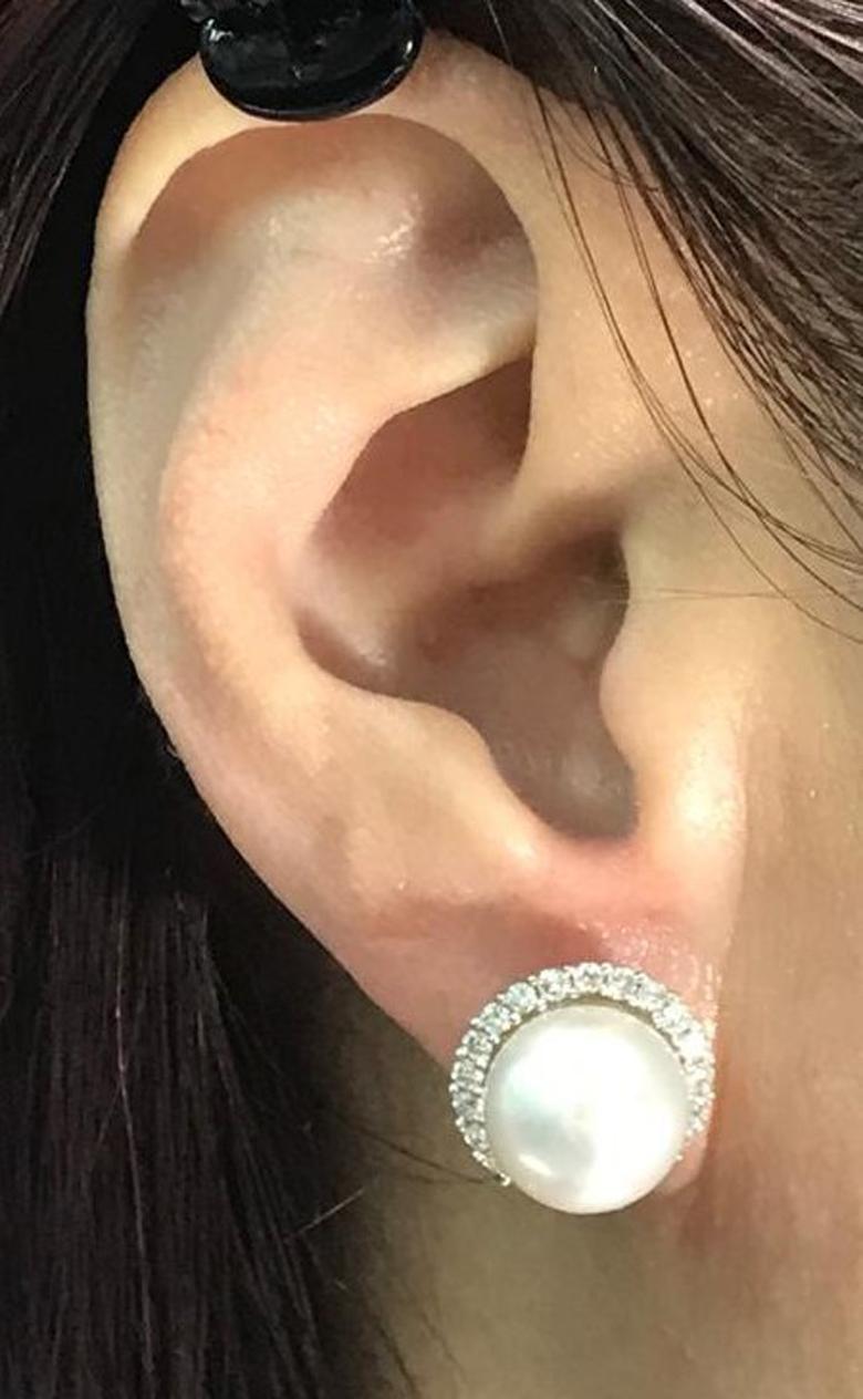 Perle Clous d'oreilles en or blanc 18 carats, perles des mers du Sud et diamants de 12 mm en vente
