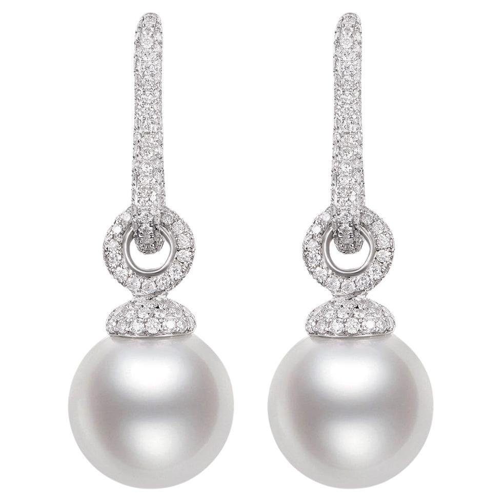 Boucles d'oreilles pendantes en perles des mers du sud de 12mm avec diamant en 14 carats  Or blanc en vente