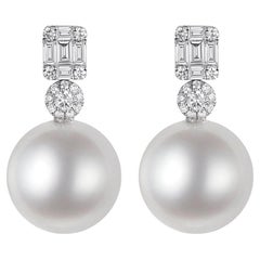 Boucles d'oreilles pendantes en or blanc 18 carats avec perles des mers du Sud de 12 mm et diamants