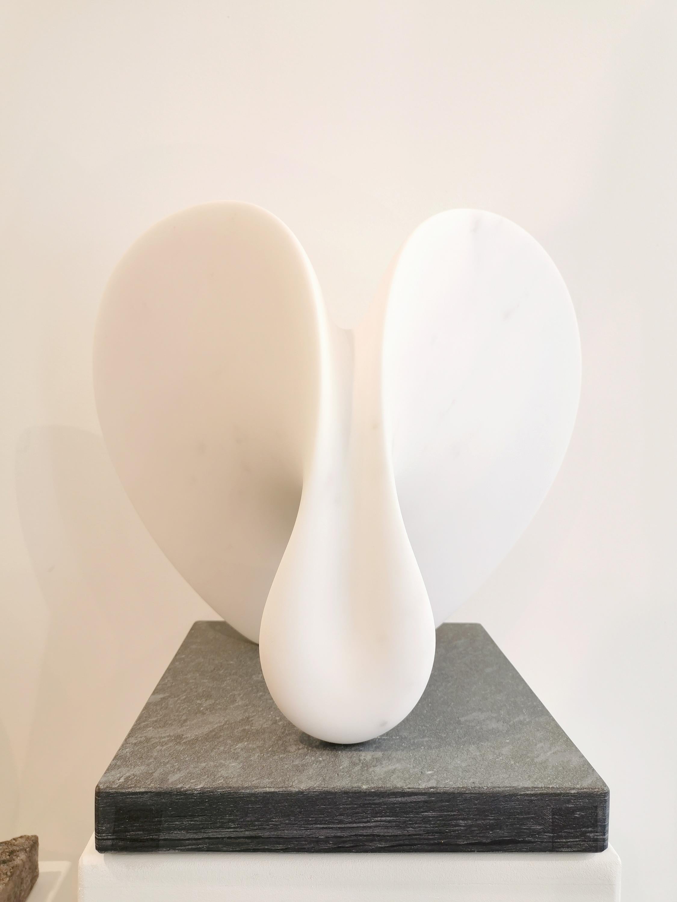 ORCHID By Cynthia Sah 
Statuary 
Carrara white marble and marble base 
Measures: 16,70’’ x 9,80’’ x 14’’ 
One-off in these dimensions 
Signed and delivered with a certificate of authenticity

Born in Hong Kong in 1952, Cynthia Sah grew up in Japan
