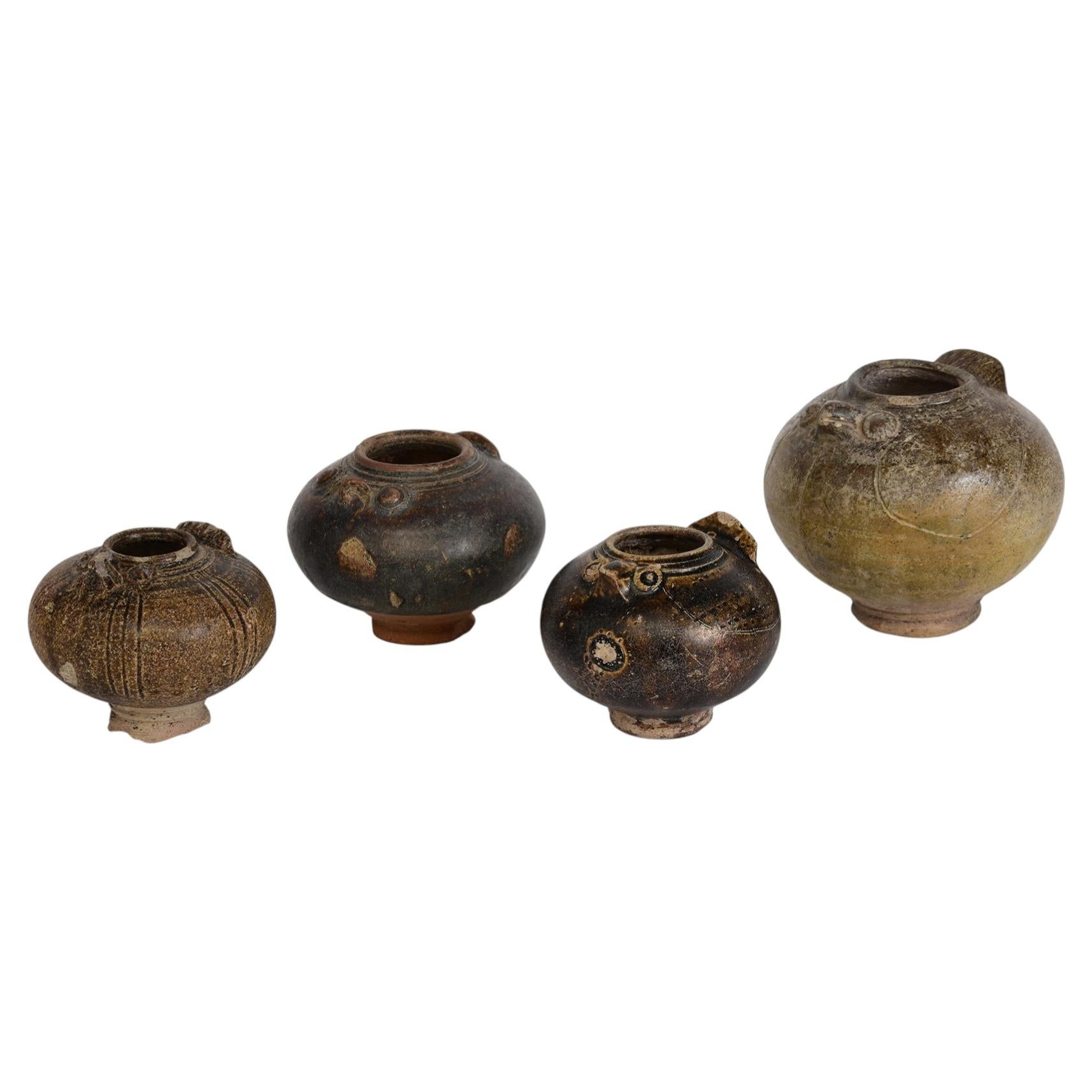 XII-XIII secolo, un set di antichi vasi di ceramica Khmer smaltati di marrone a forma di gufo