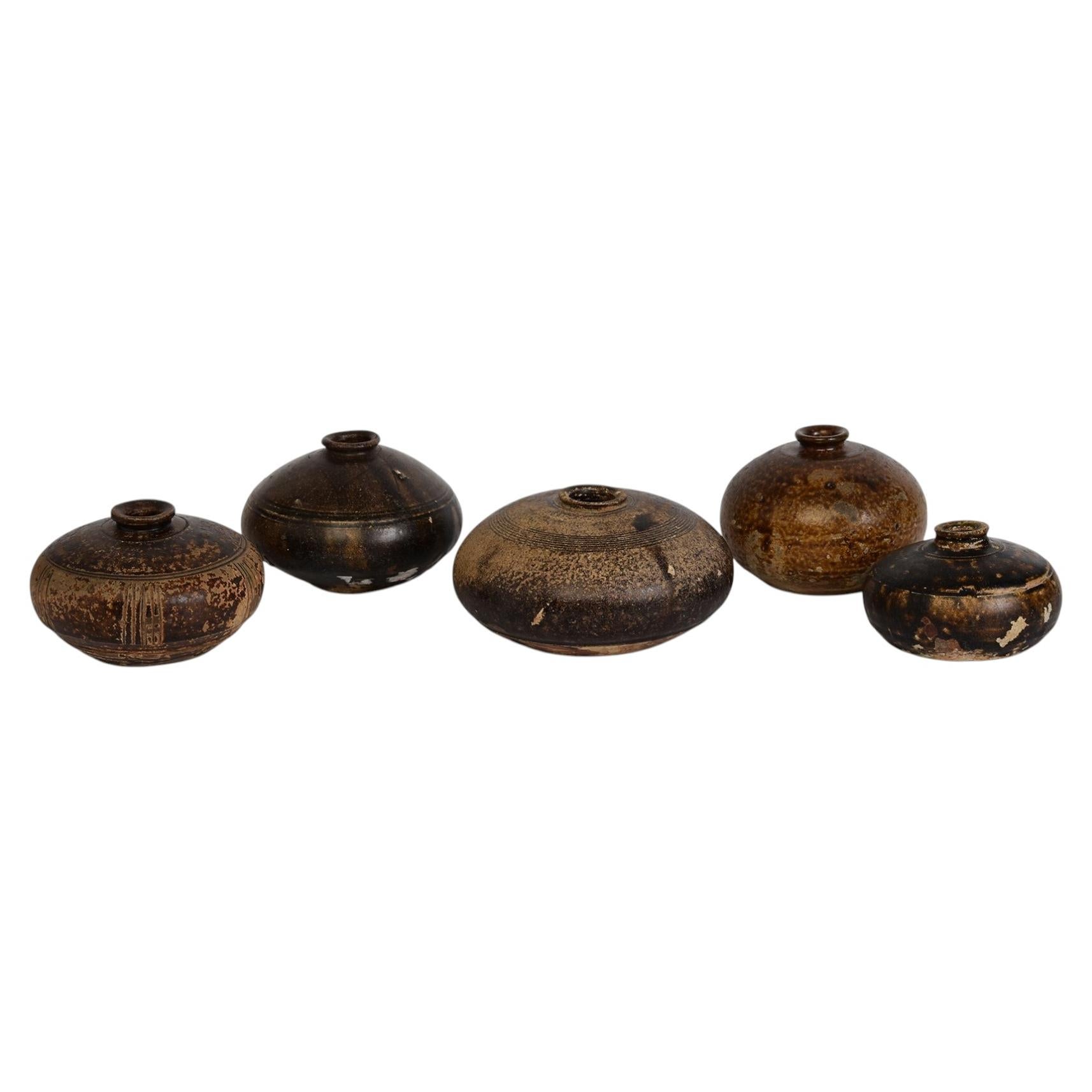 XII - XIII secolo, set di antichi vasi da miele in ceramica Khmer smaltata marrone scuro in vendita