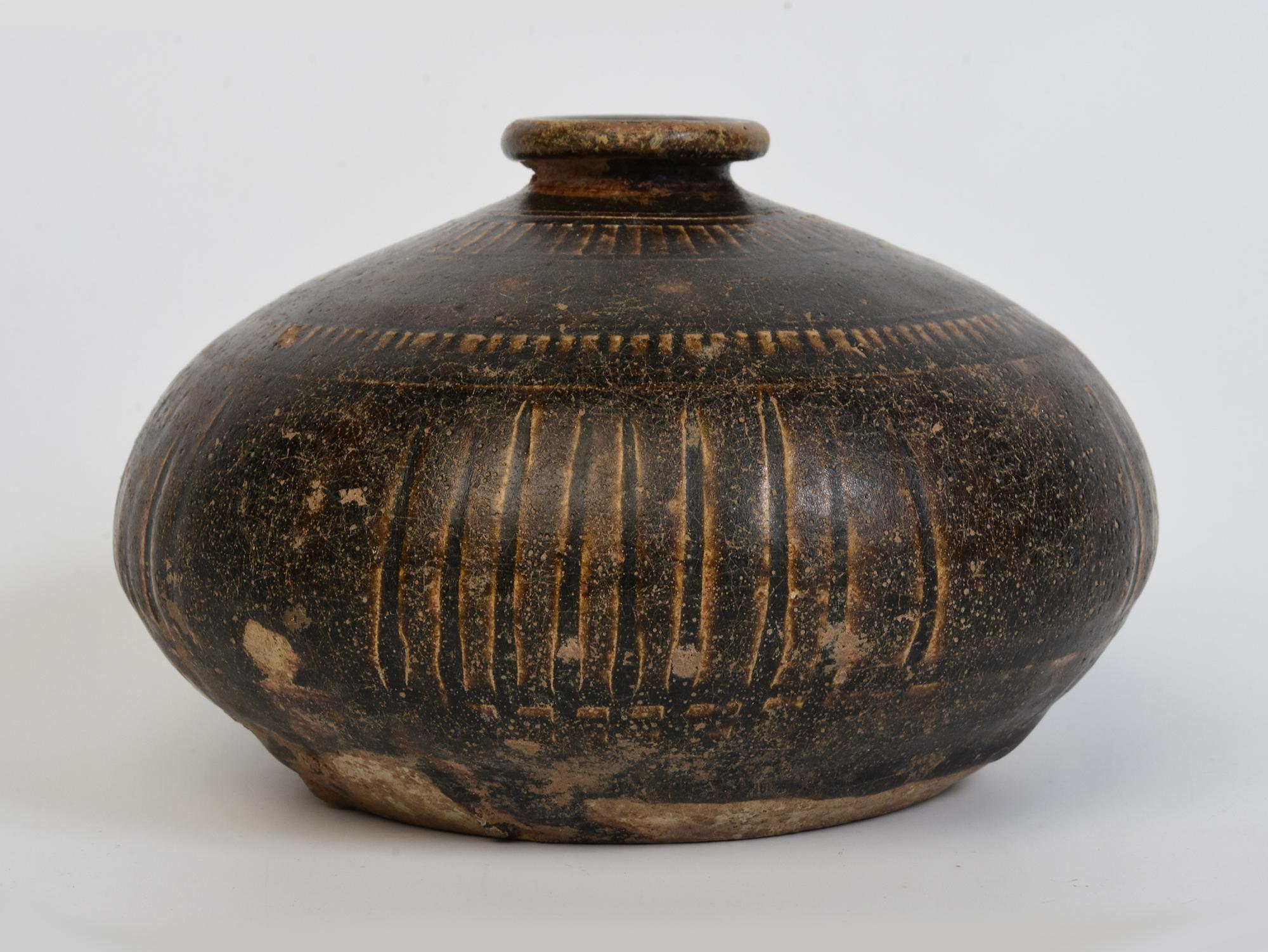 12th - 13th Century, Bayon, Antique Khmer Dark-Brown Glazed Pottery Honey Pot In Good Condition For Sale In Sampantawong, TH