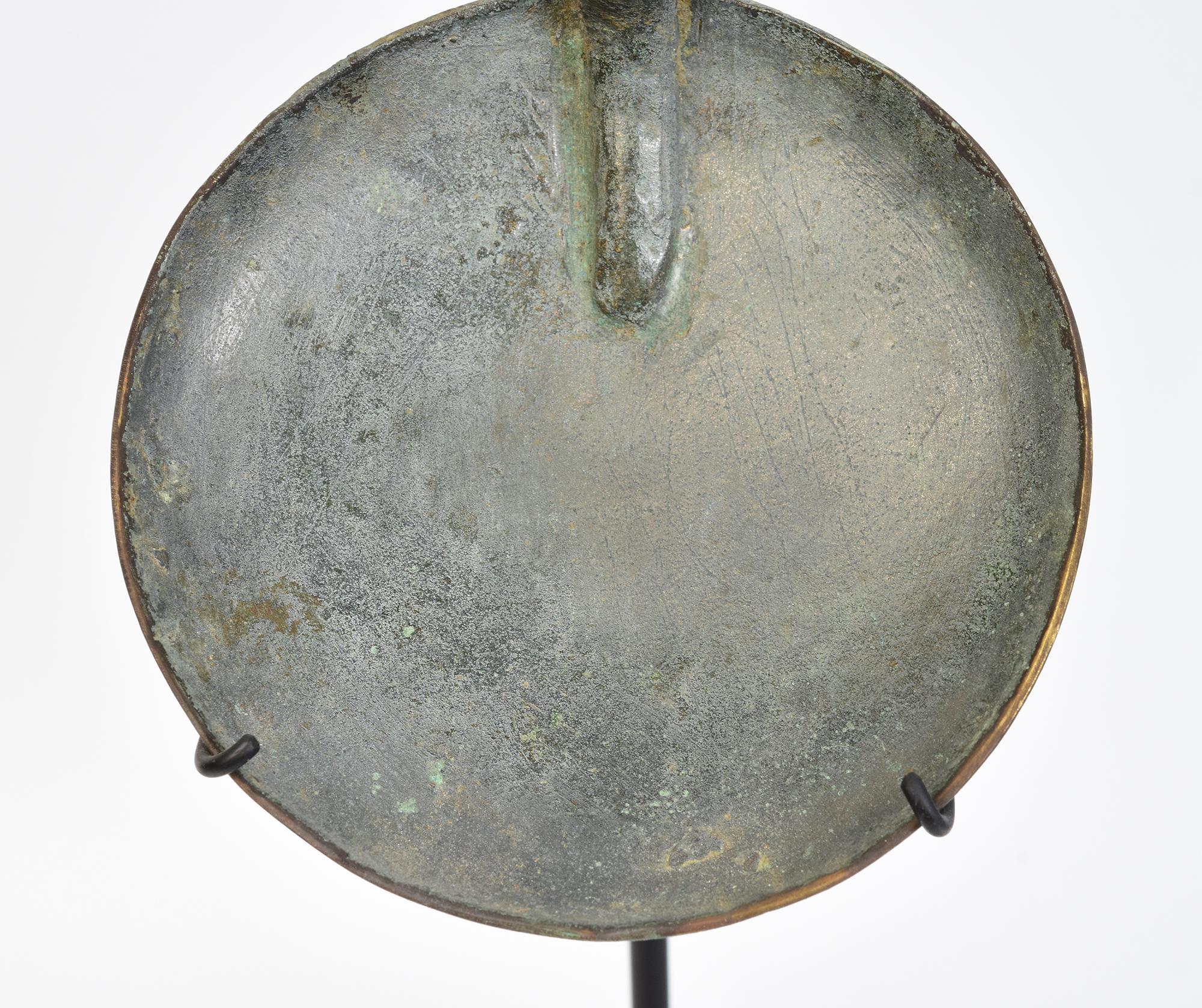 12th Century, A Pair of Antique Khmer Bronze Ritual Ladle Spoon for Holy Water In Good Condition For Sale In Sampantawong, TH