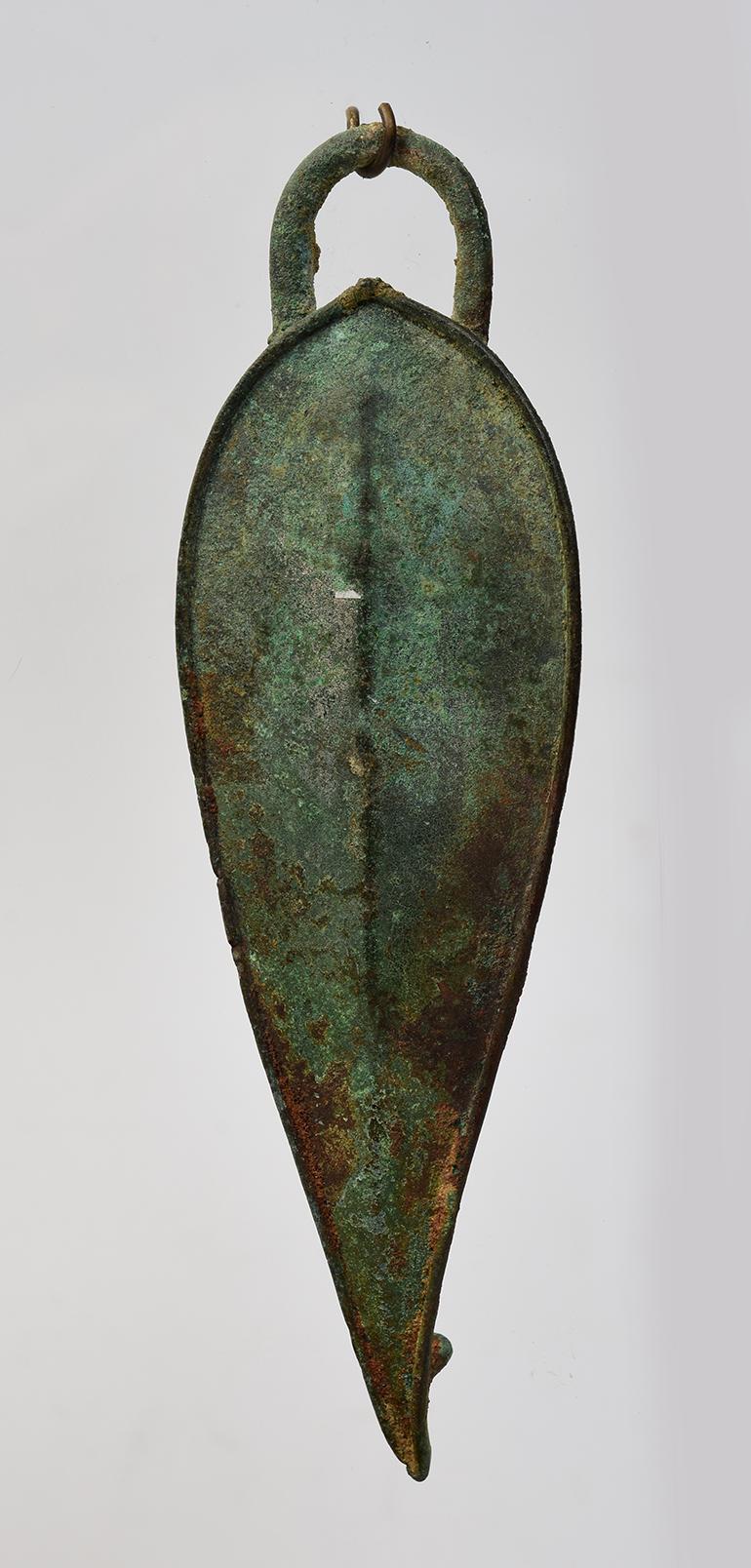 12e siècle, Angkor Vat, ensemble d'ornements en bronze cambodgien pour cheval en forme de feuille en vente 3