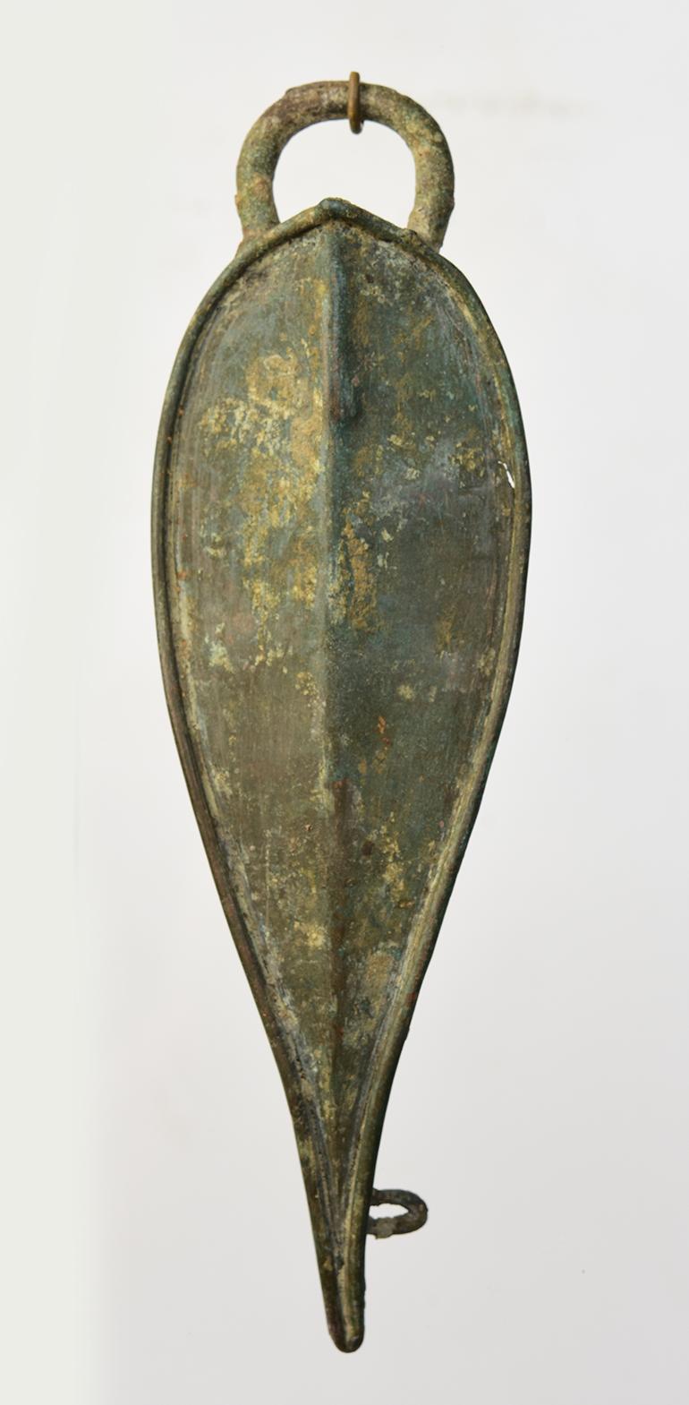 Cambodgien 12e siècle, Angkor Vat, ensemble d'ornements en bronze cambodgien pour cheval en forme de feuille en vente