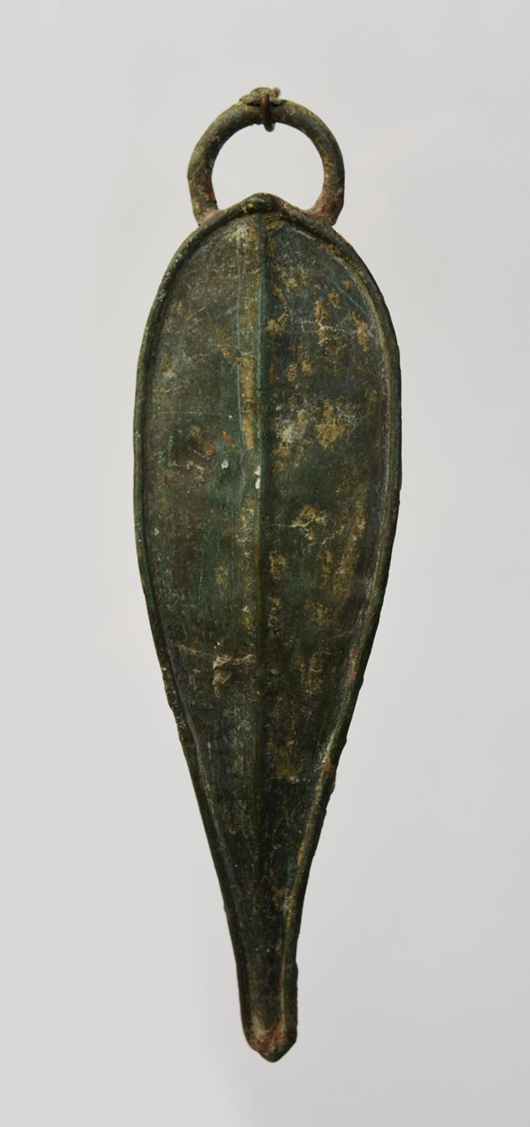 Bronze 12e siècle, Angkor Vat, ensemble d'ornements en bronze cambodgien pour cheval en forme de feuille en vente
