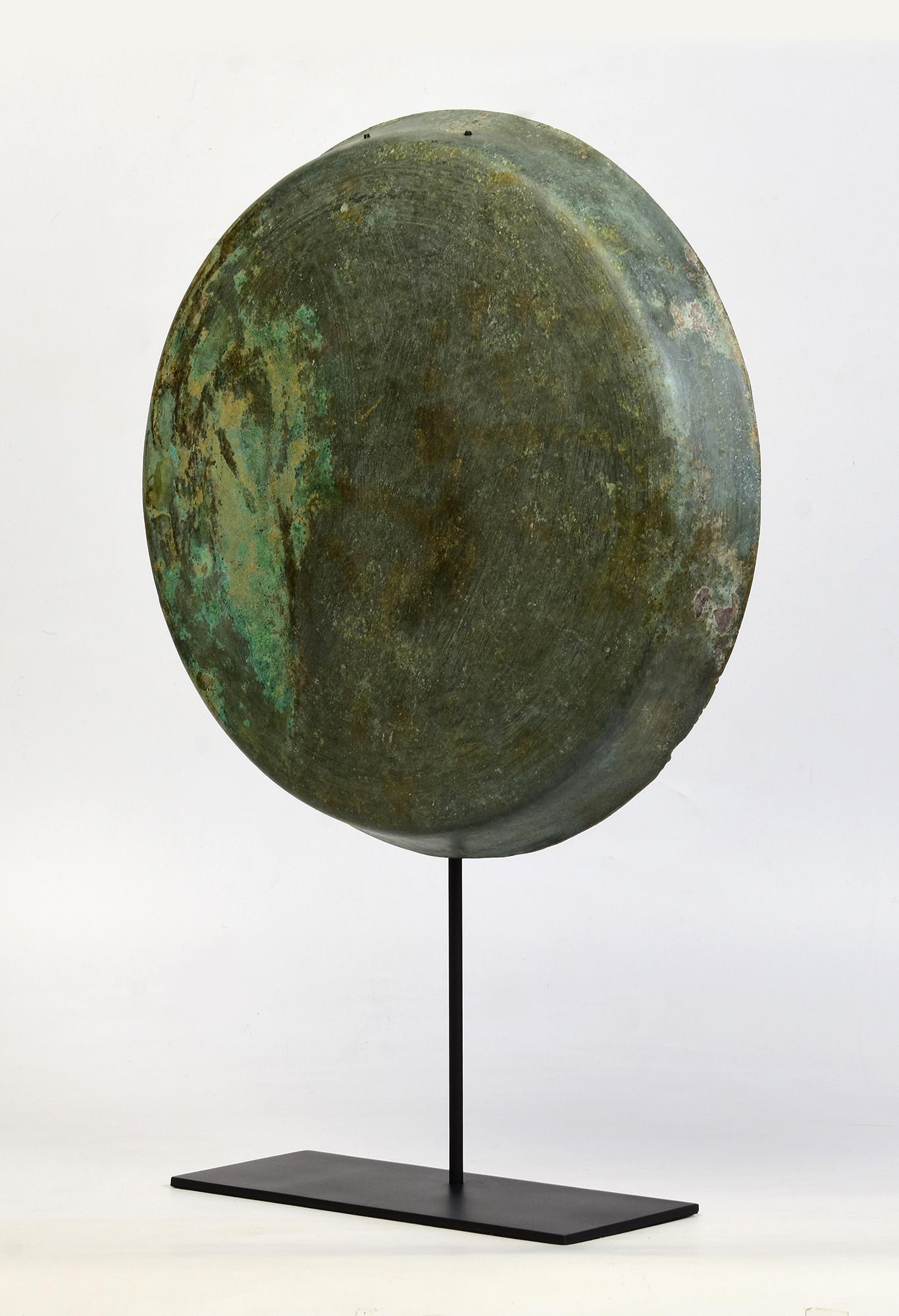 Bronze 12e siècle, Angkor Vat, Gong khmer ancien en bronze avec Stand en vente