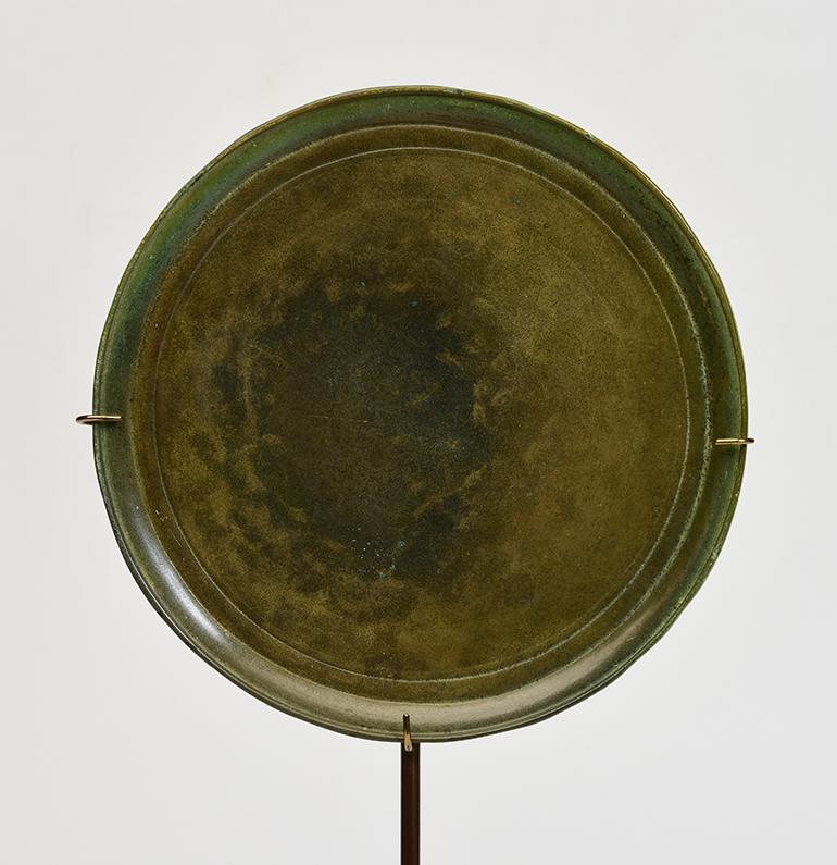 Khmer bronze mirror with nice patina.

Age: Cambodia, Angkor Vat Period, 12th Century
Size: Diameter 15.1 C.M.
Size including stand: Height 34.4 C.M.
Condition: Nice condition overall (some expected degradation due to its age).

100% Satisfaction