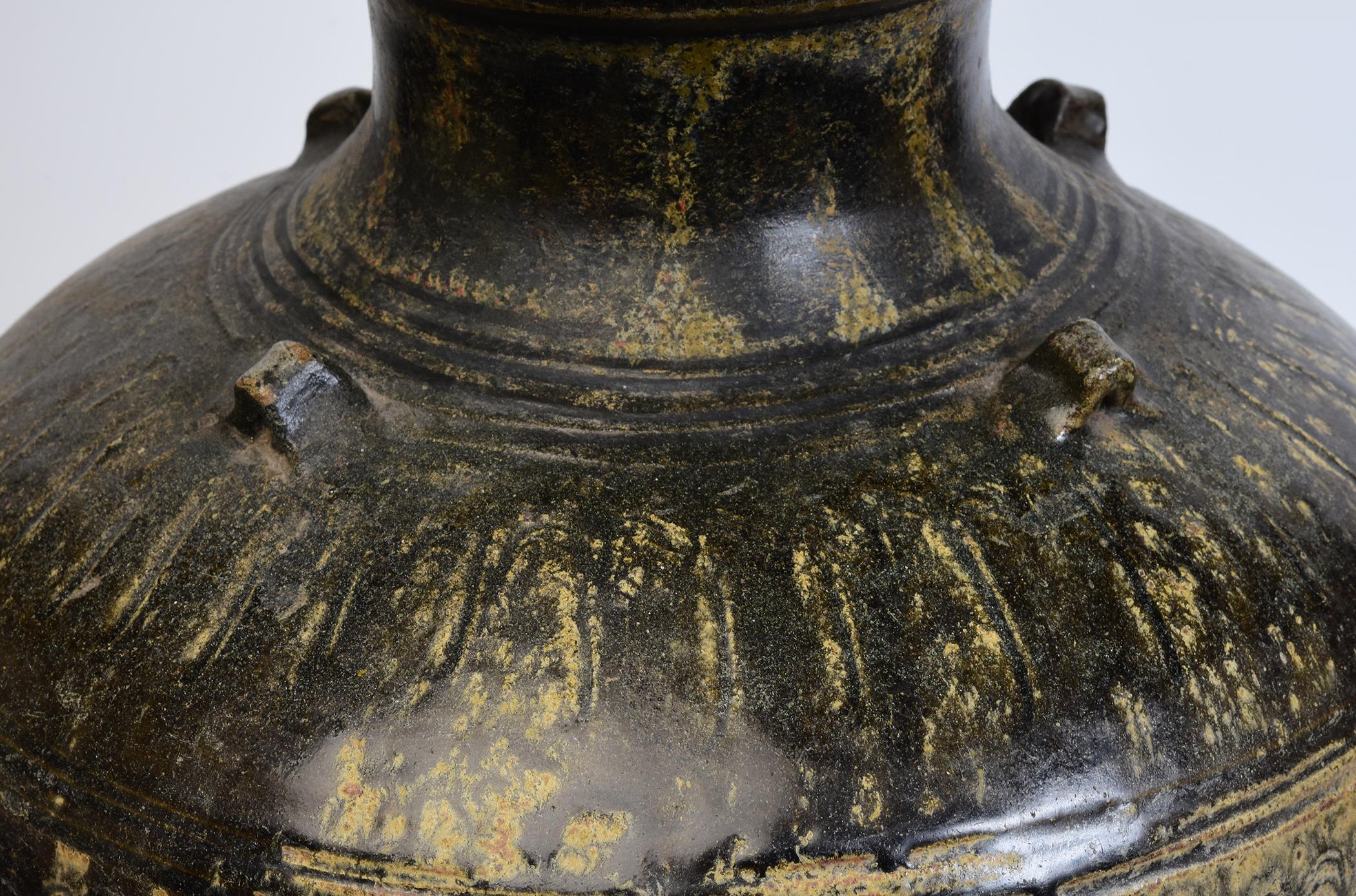 12th Century, Angkor Vat, Antique Khmer Dark-Brown Glazed Pottery Jar In Good Condition In Sampantawong, TH