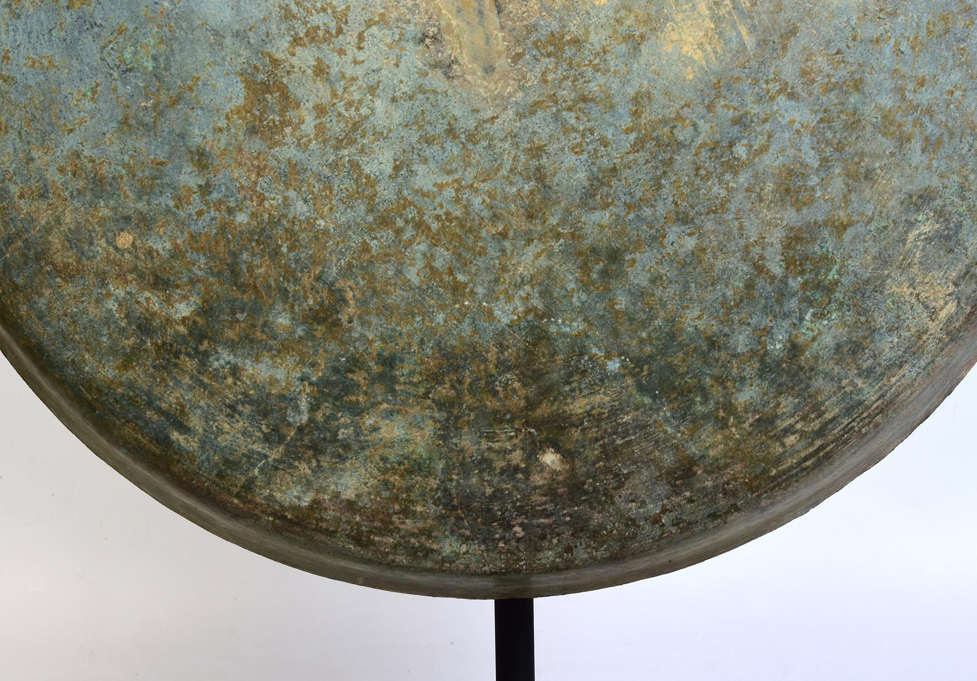 12e siècle, Angkor Vat, Grand gong khmer ancien en bronze avec Stand Bon état - En vente à Sampantawong, TH