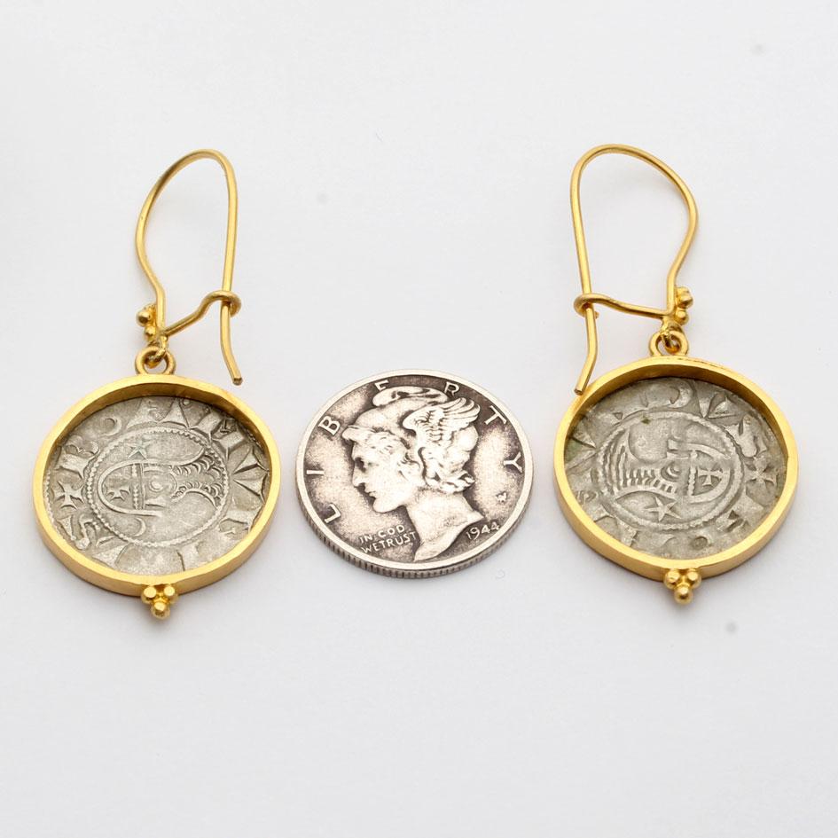 Orecchini in oro 18K con monete crociate d'argento di Antiochia del XII secolo in vendita 3