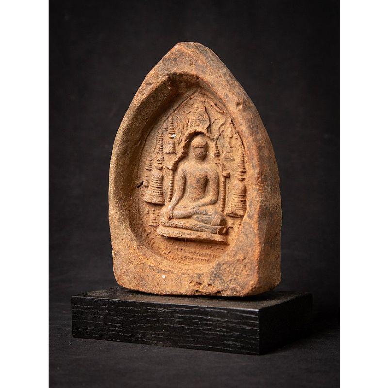 Material: Terracotta
Material: wood
20,8 cm high 
15 cm wide and 9 cm deep
Weight: 1.403 kgs
Bagan style
Originating from Burma
12th century - original from the Pagan period
Still in very good condition !
Very special !.

