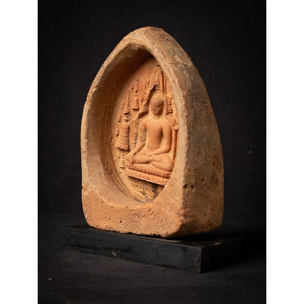 Material: Terracotta
Material: wood
Measures: 19,5 cm high 
14,2 cm wide and 6,6 cm deep
Weight: 1.248 kgs
Bagan style
Originating from Burma
12th century - original from the Pagan period
Still in very good condition !
Very special !


