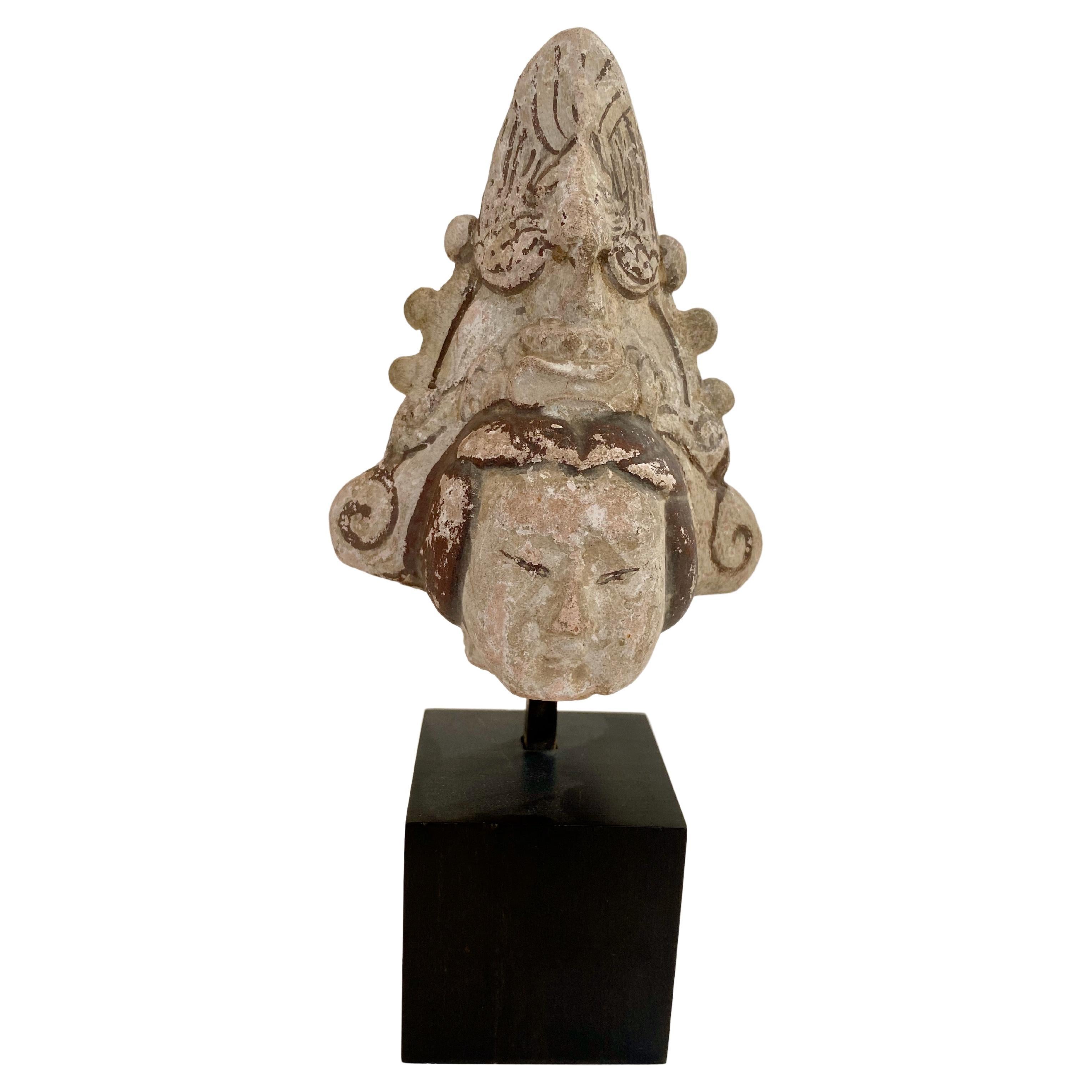 Testa di donna in terracotta del XII secolo