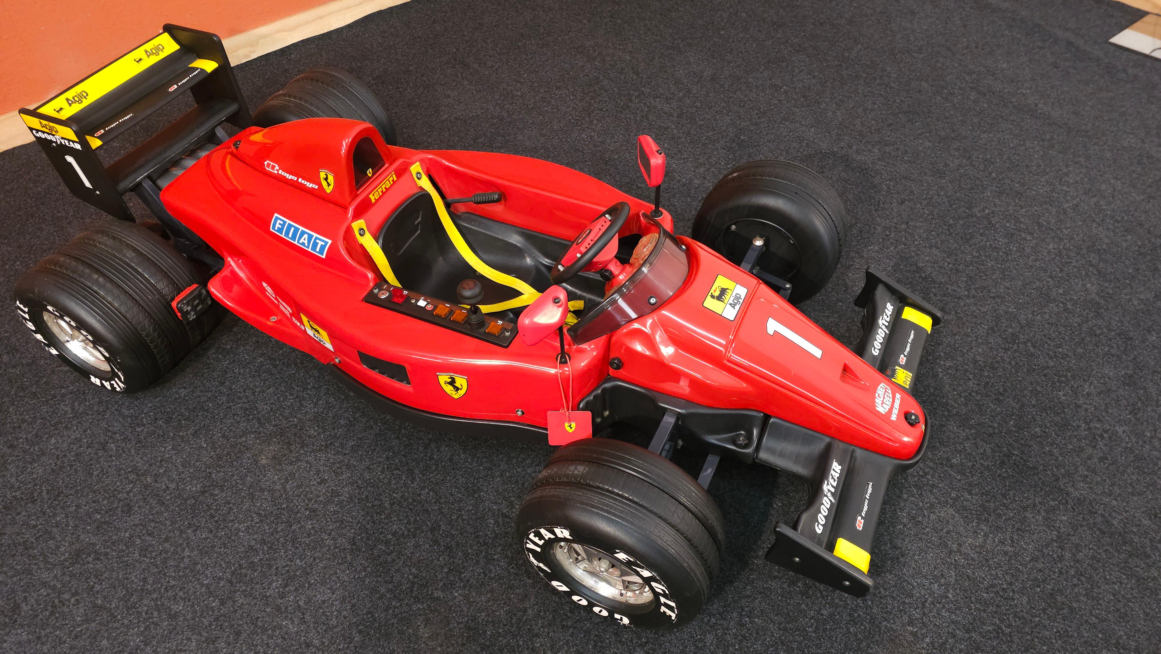 Coche de carreras eléctrico Ferrari F1 12V de Toys Toys 5
