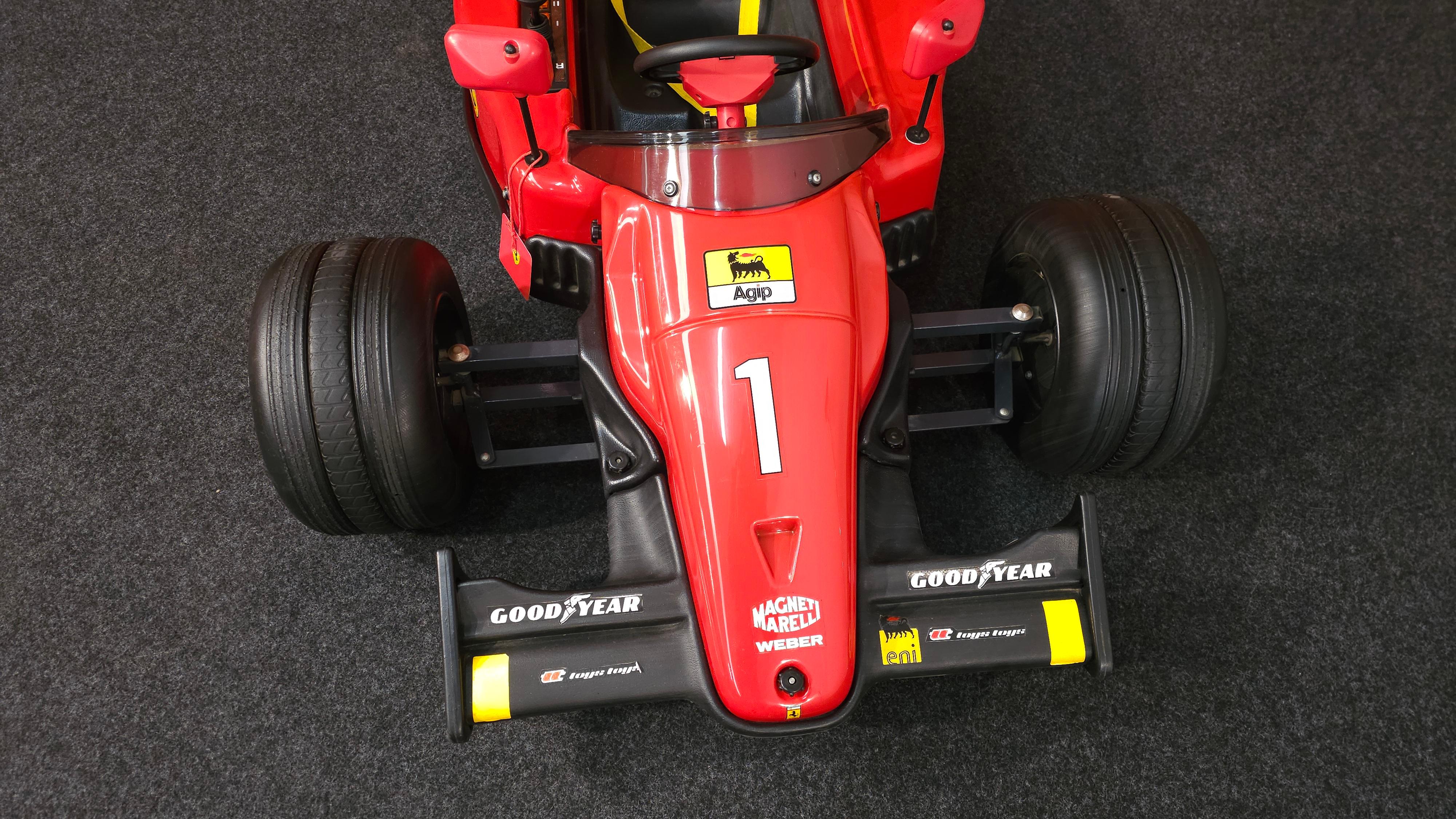 Coche de carreras eléctrico Ferrari F1 12V de Toys Toys 7