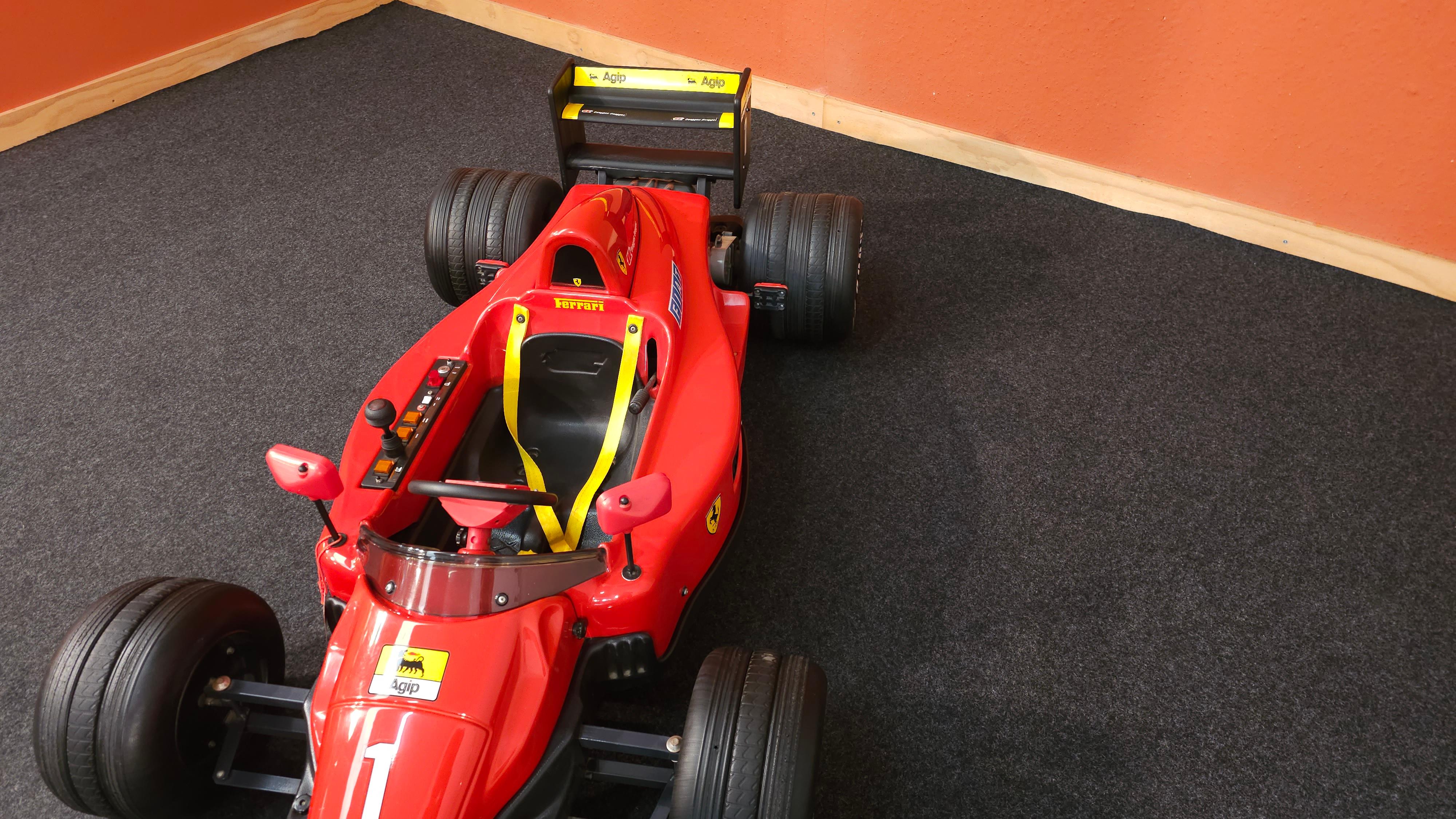 Coche de carreras eléctrico Ferrari F1 12V de Toys Toys 8