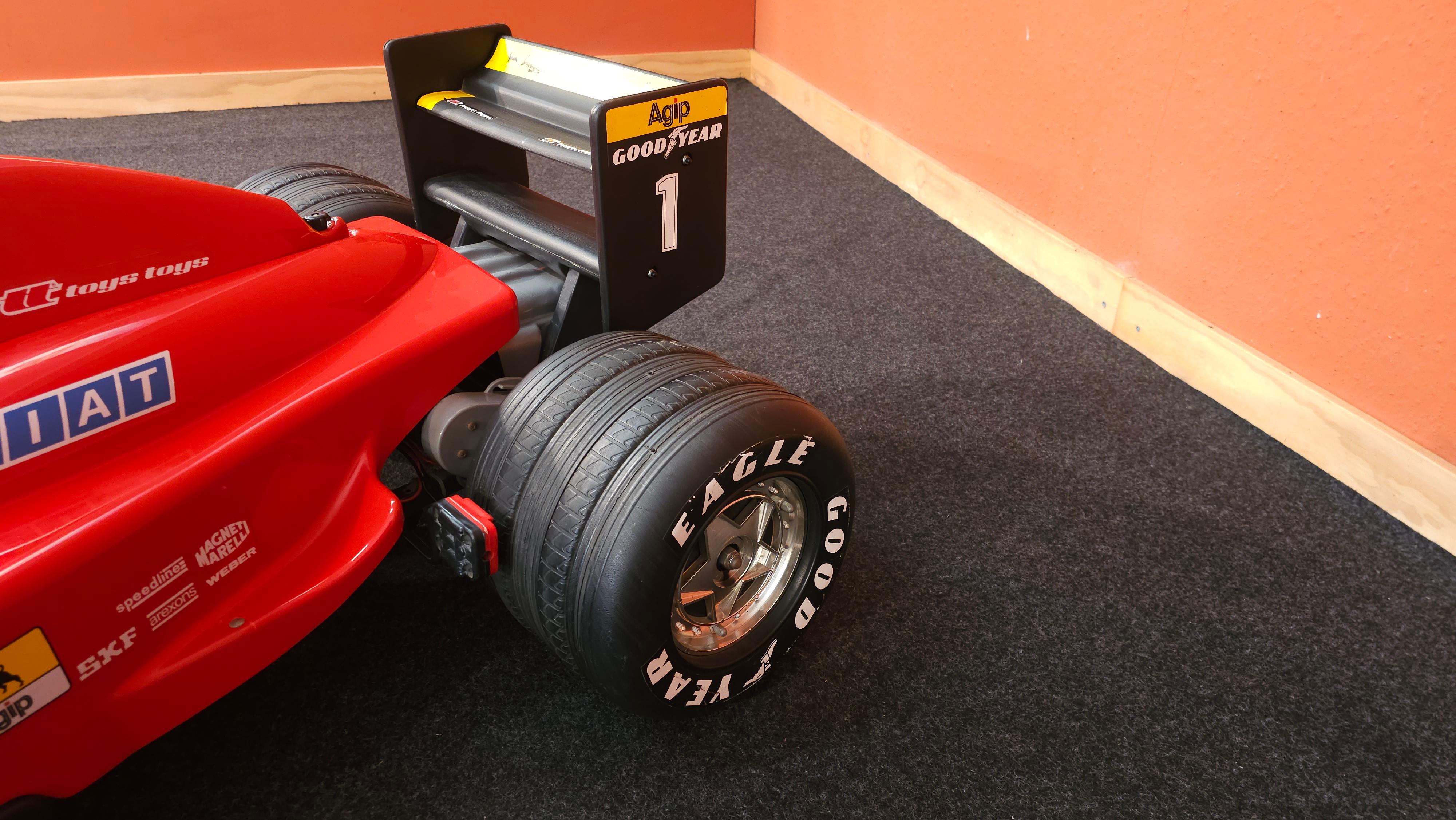 Coche de carreras eléctrico Ferrari F1 12V de Toys Toys 11