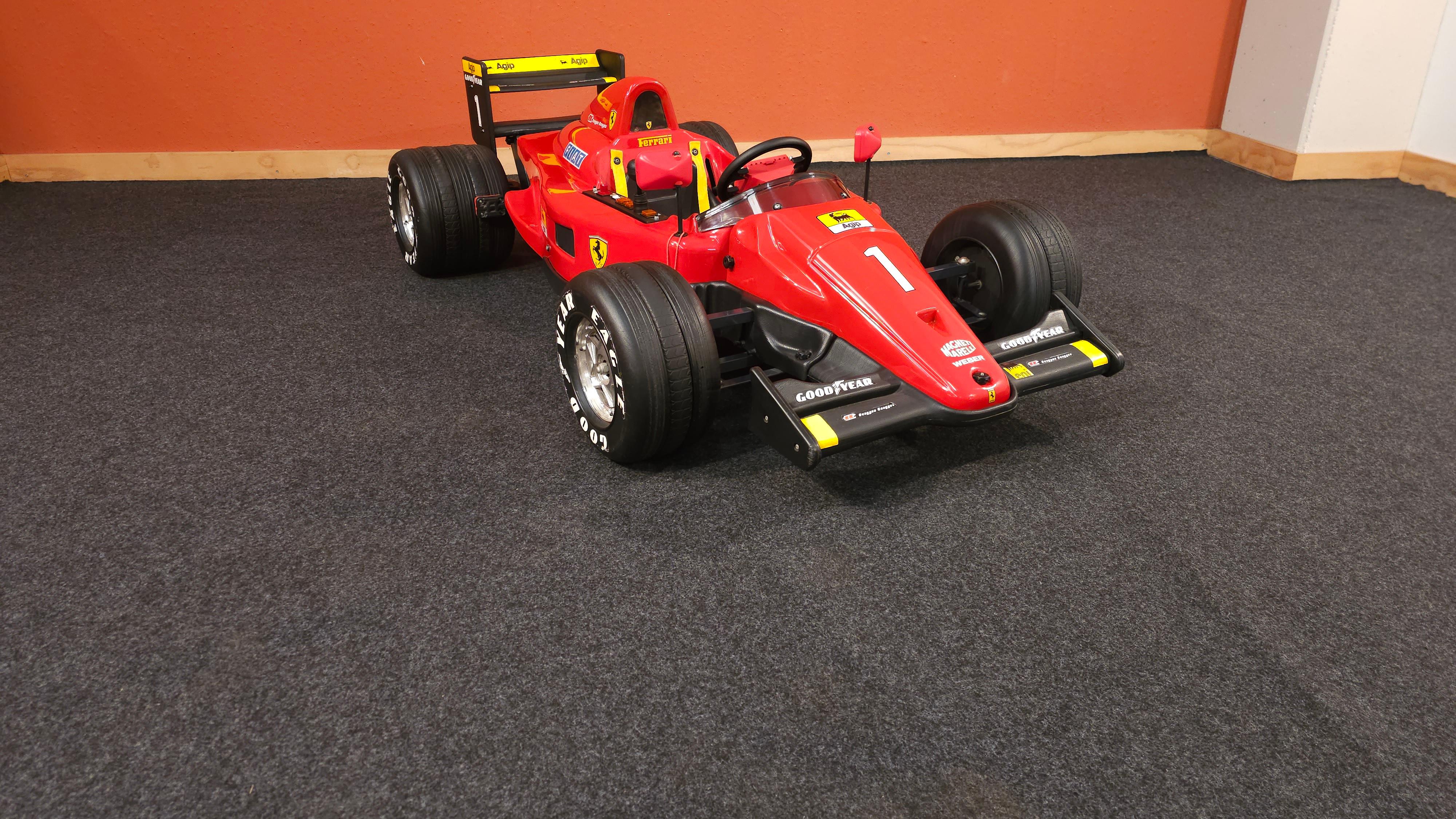 Coche de carreras eléctrico Ferrari F1 12V de Toys Toys Moderno