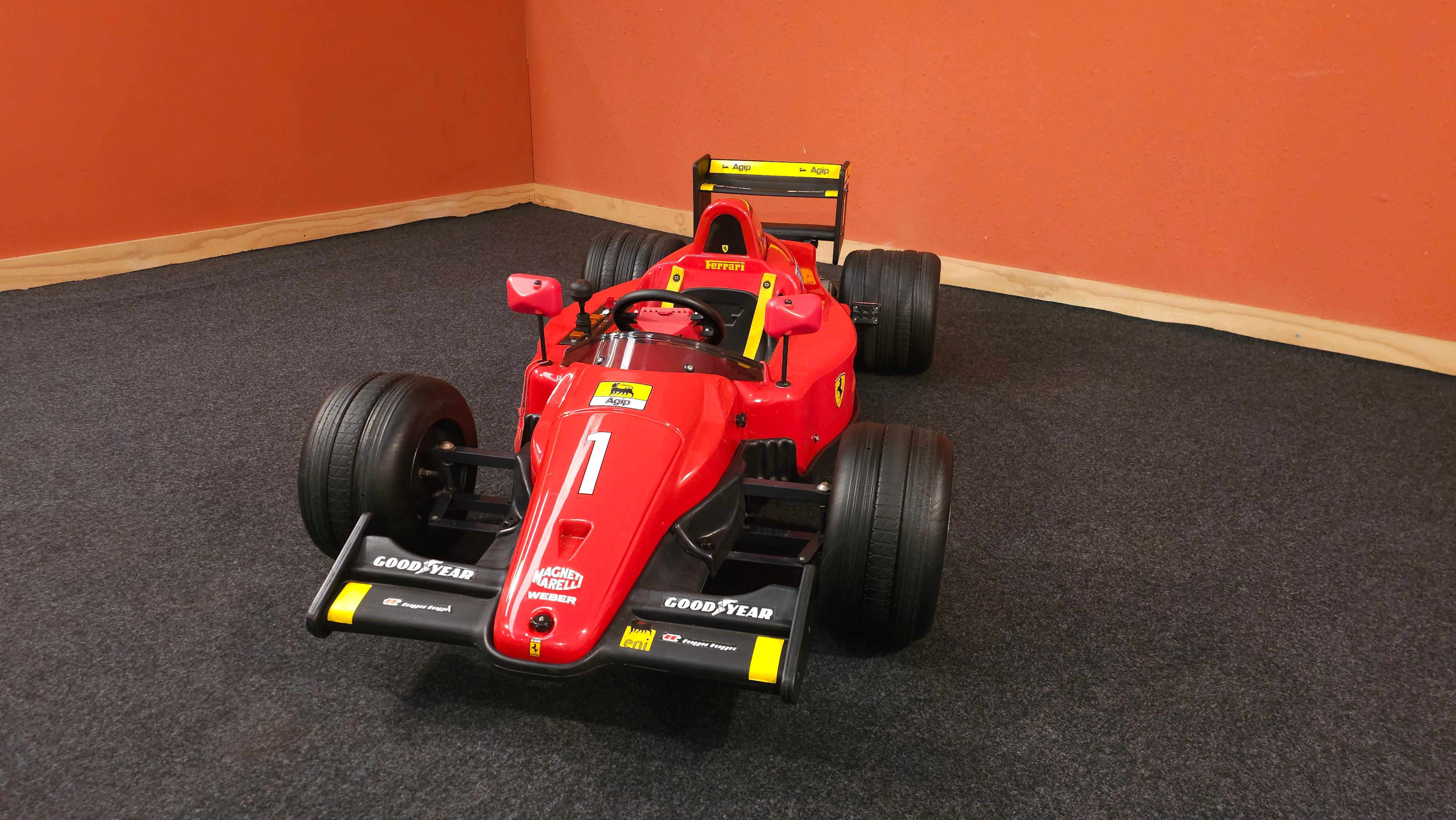 Coche de carreras eléctrico Ferrari F1 12V de Toys Toys en Bueno Estado en Traversetolo, IT