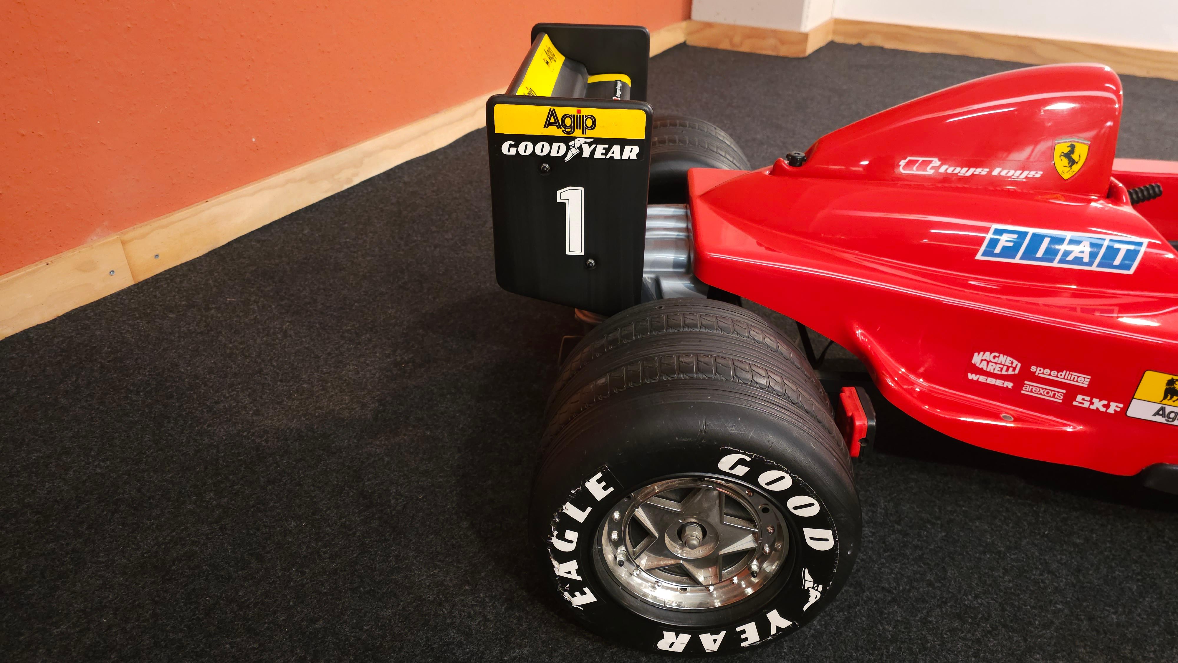Coche de carreras eléctrico Ferrari F1 12V de Toys Toys 2