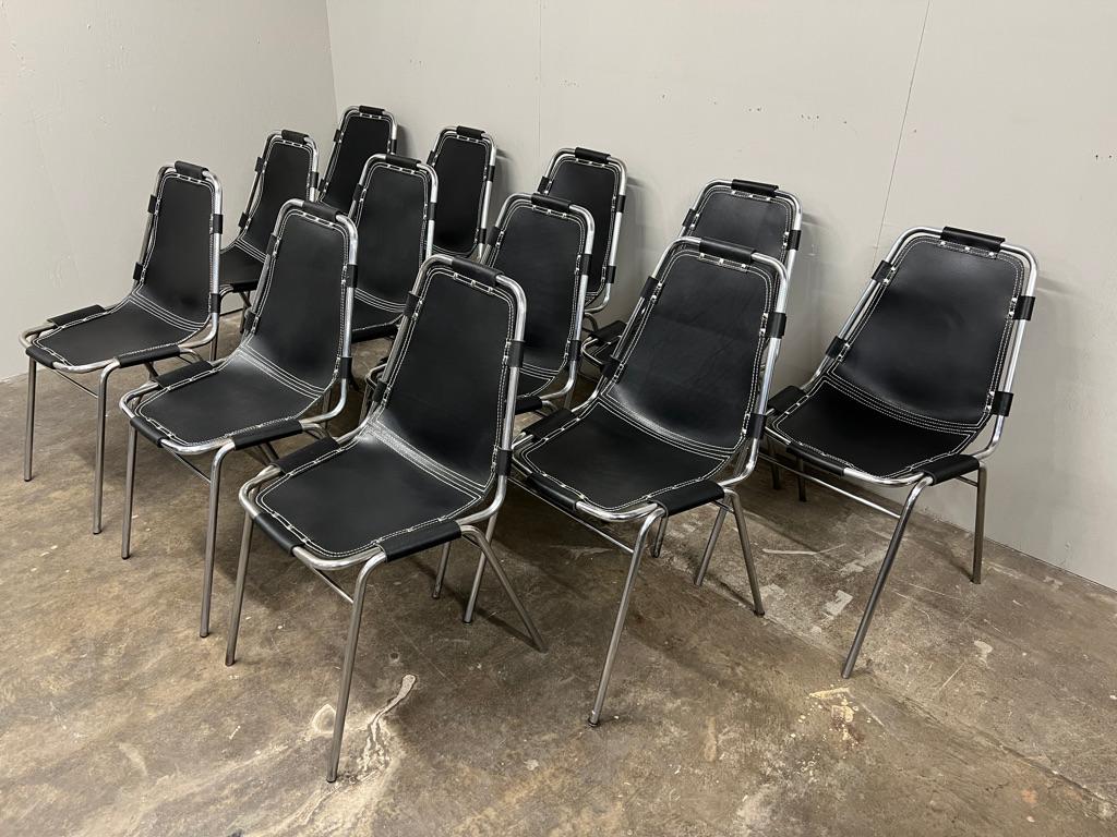 Mid-Century moderno 12x Sedie da pranzo in pelle nera di Charlotte Perriand per la stazione sciistica di Les Arcs in vendita