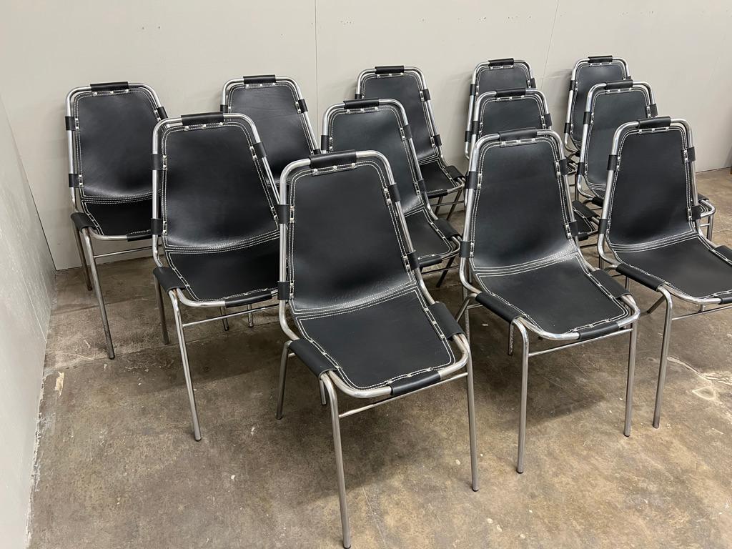 Francese 12x Sedie da pranzo in pelle nera di Charlotte Perriand per la stazione sciistica di Les Arcs in vendita