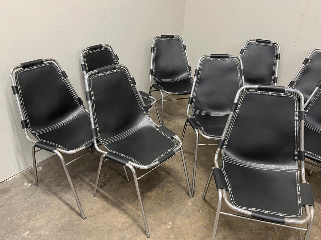 XX secolo 12x Sedie da pranzo in pelle nera di Charlotte Perriand per la stazione sciistica di Les Arcs in vendita