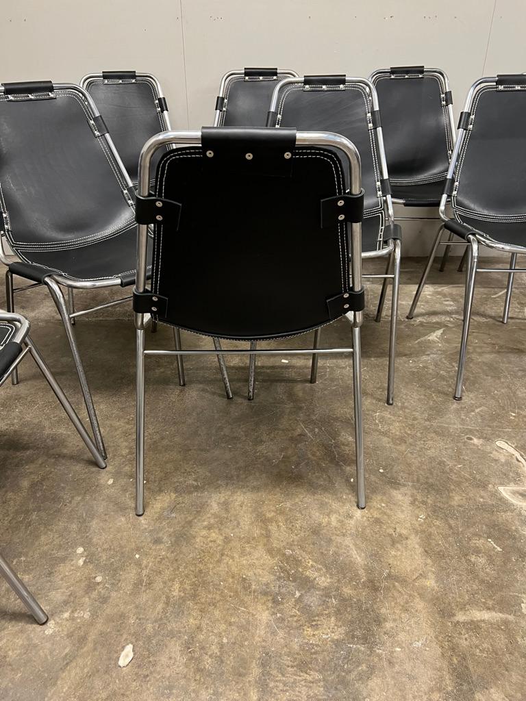 12x Sedie da pranzo in pelle nera di Charlotte Perriand per la stazione sciistica di Les Arcs in vendita 1
