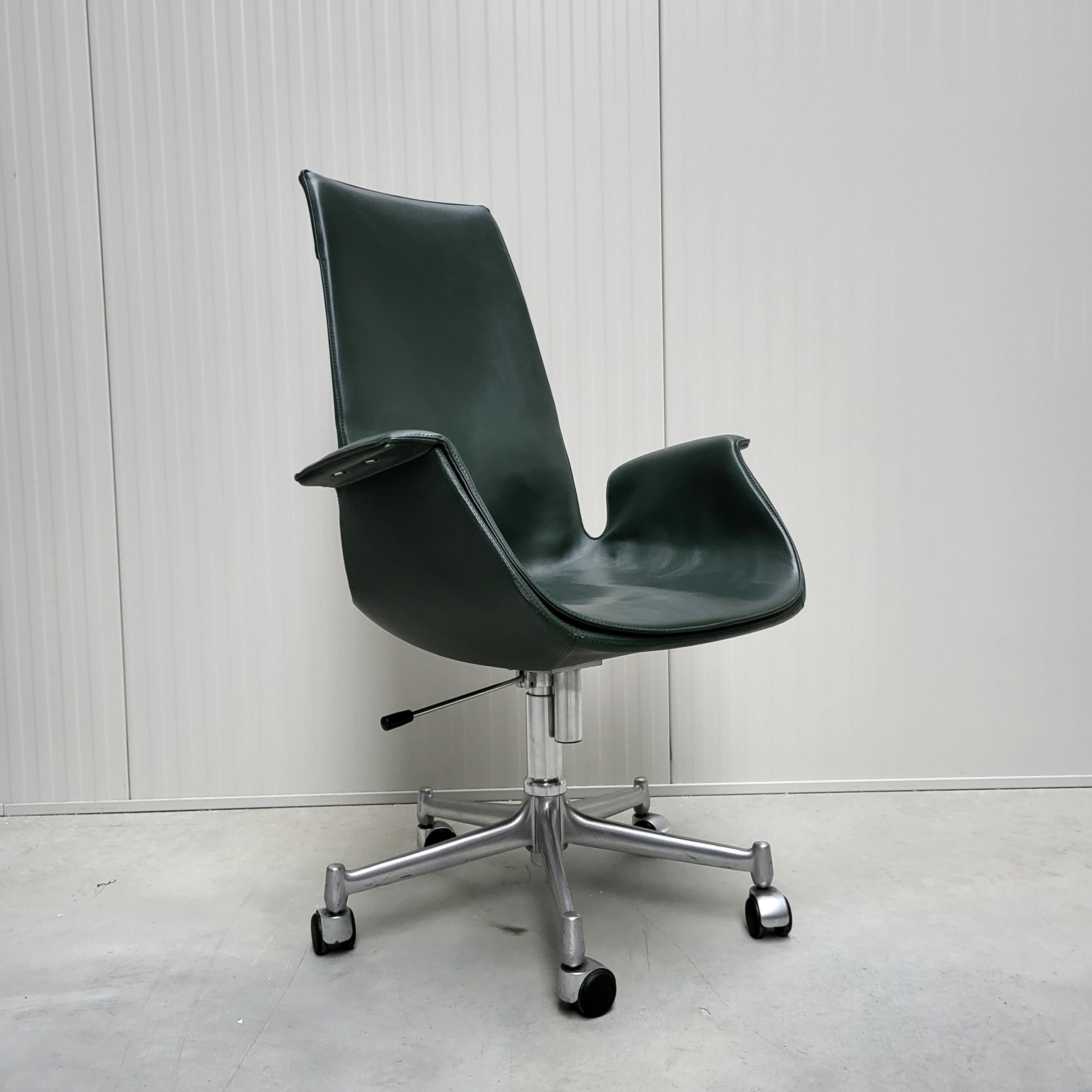 12x FK6725 Bird Tulip Chair Racing Green by Fabricius & Kastholm Knoll 1990s In Good Condition In Aachen, NW