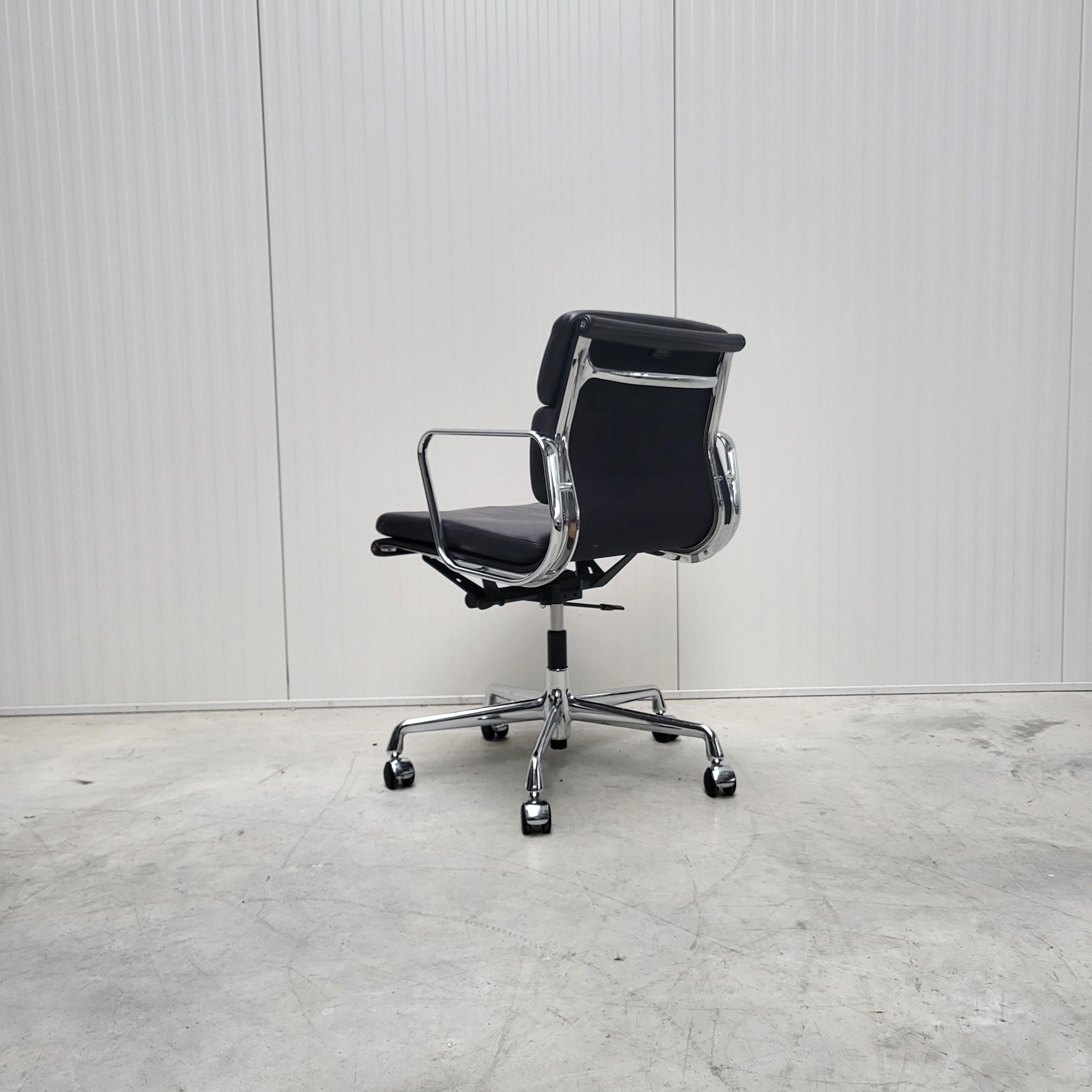 Contemporary 12x Vitra EA217 Soft Pad Office Desk Chair by Charles Eames For Sale