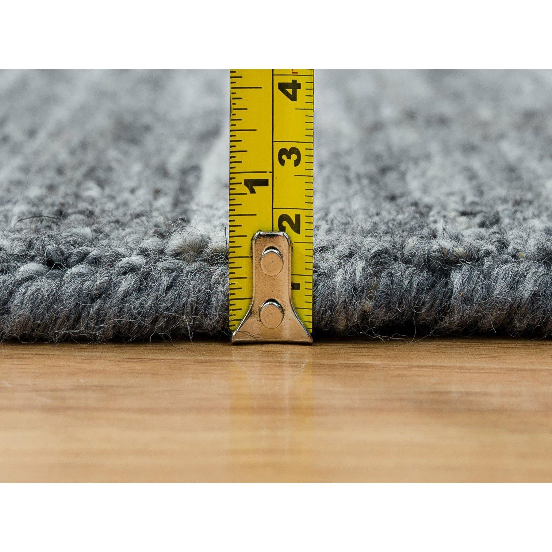 12'x12' Arsenic Gray, Handgewobenes Modernes Striae Design, Runder Teppich aus organischer Wolle im Angebot 4