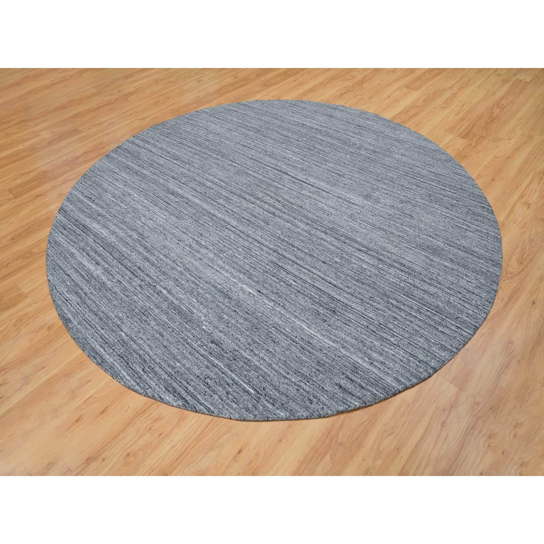 12'x12' Arsenic Gray, Handgewobenes Modernes Striae Design, Runder Teppich aus organischer Wolle (Indisch) im Angebot