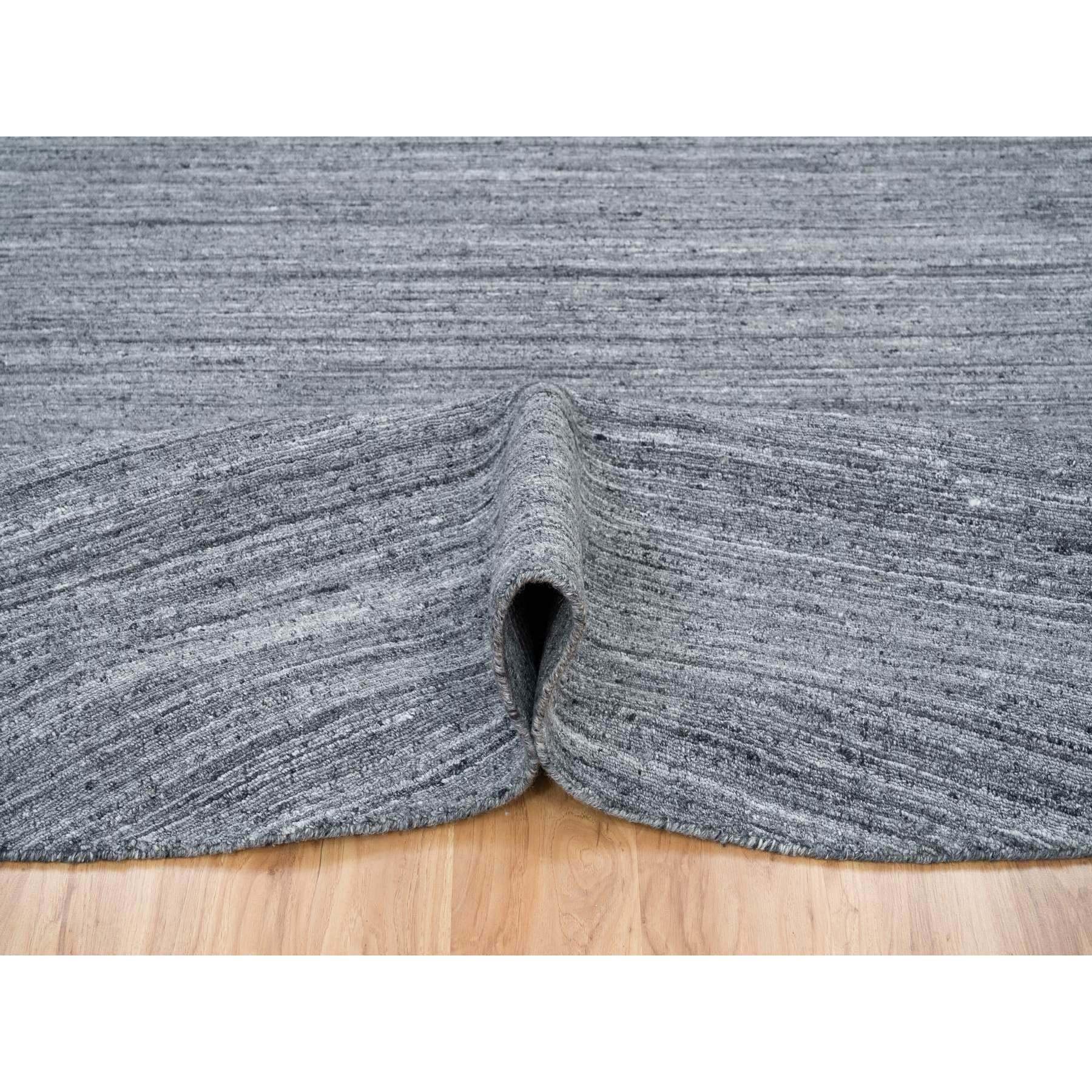 12'x12' Arsenic Gray, Handgewobenes Modernes Striae Design, Runder Teppich aus organischer Wolle im Zustand „Neu“ im Angebot in Carlstadt, NJ