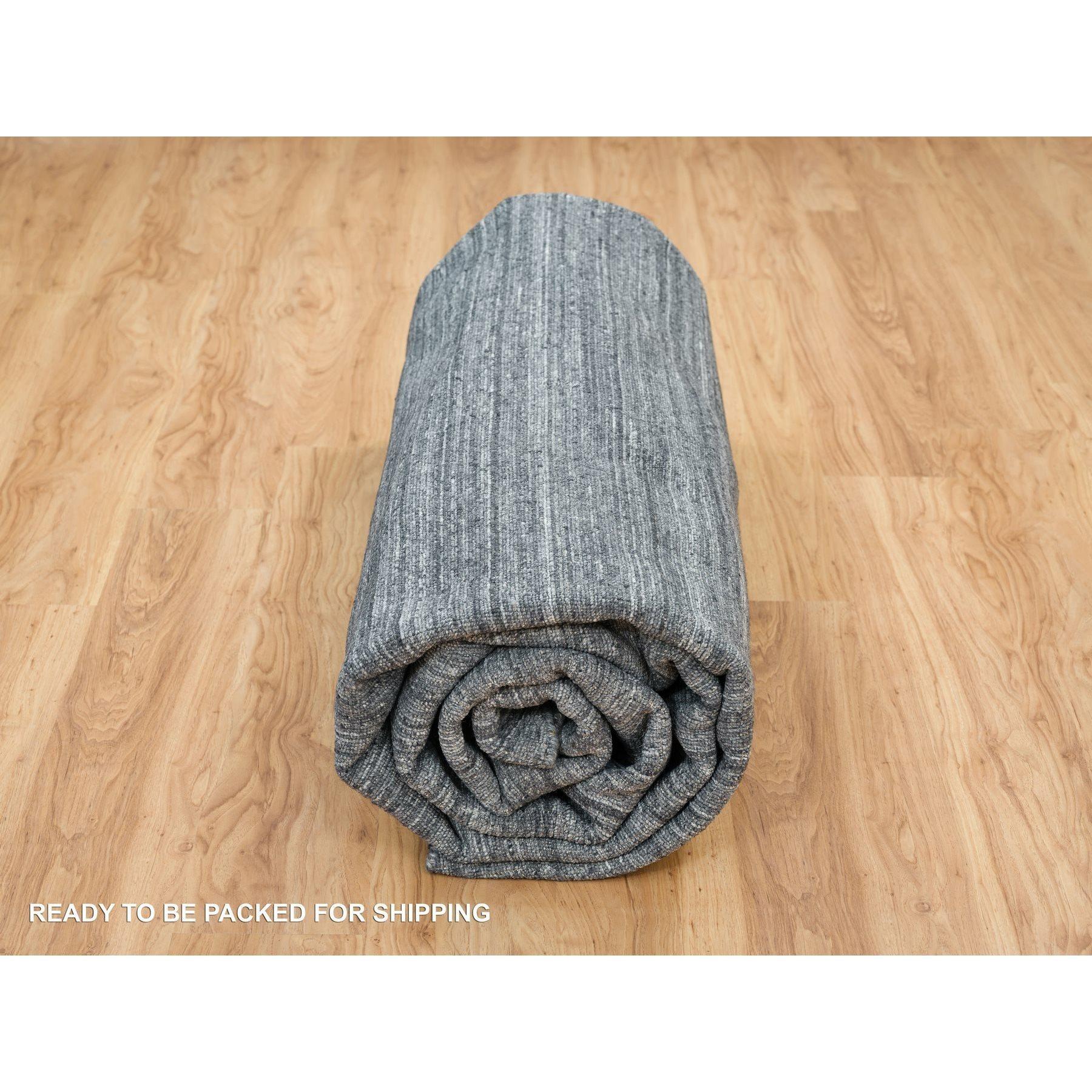 12'x12' Arsenic Gray, Handgewobenes Modernes Striae Design, Runder Teppich aus organischer Wolle im Angebot 3