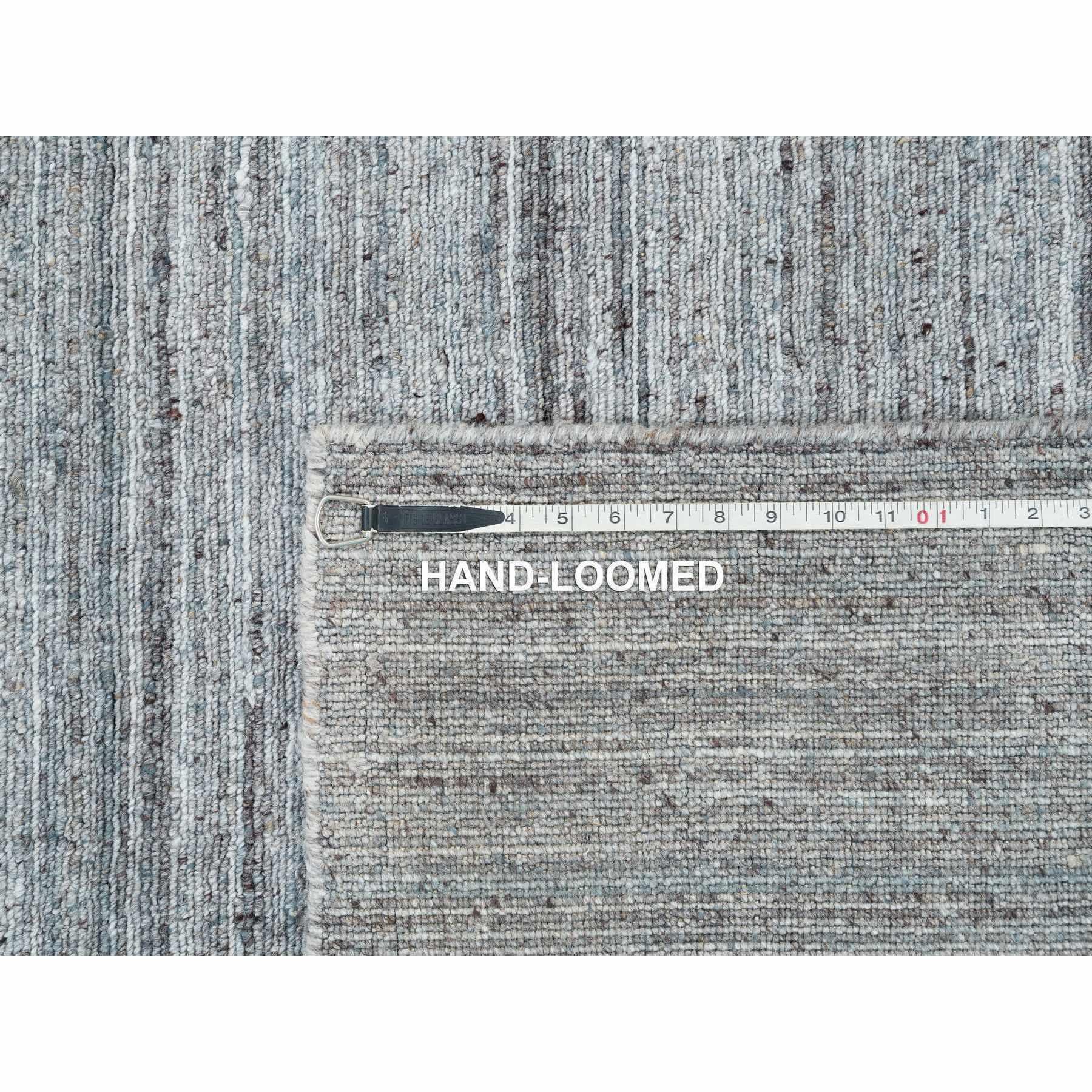 Tappeto orientale quadrato 12'x12' in lana grigio arsenico lavorato a mano, con design a striature moderne in vendita 3