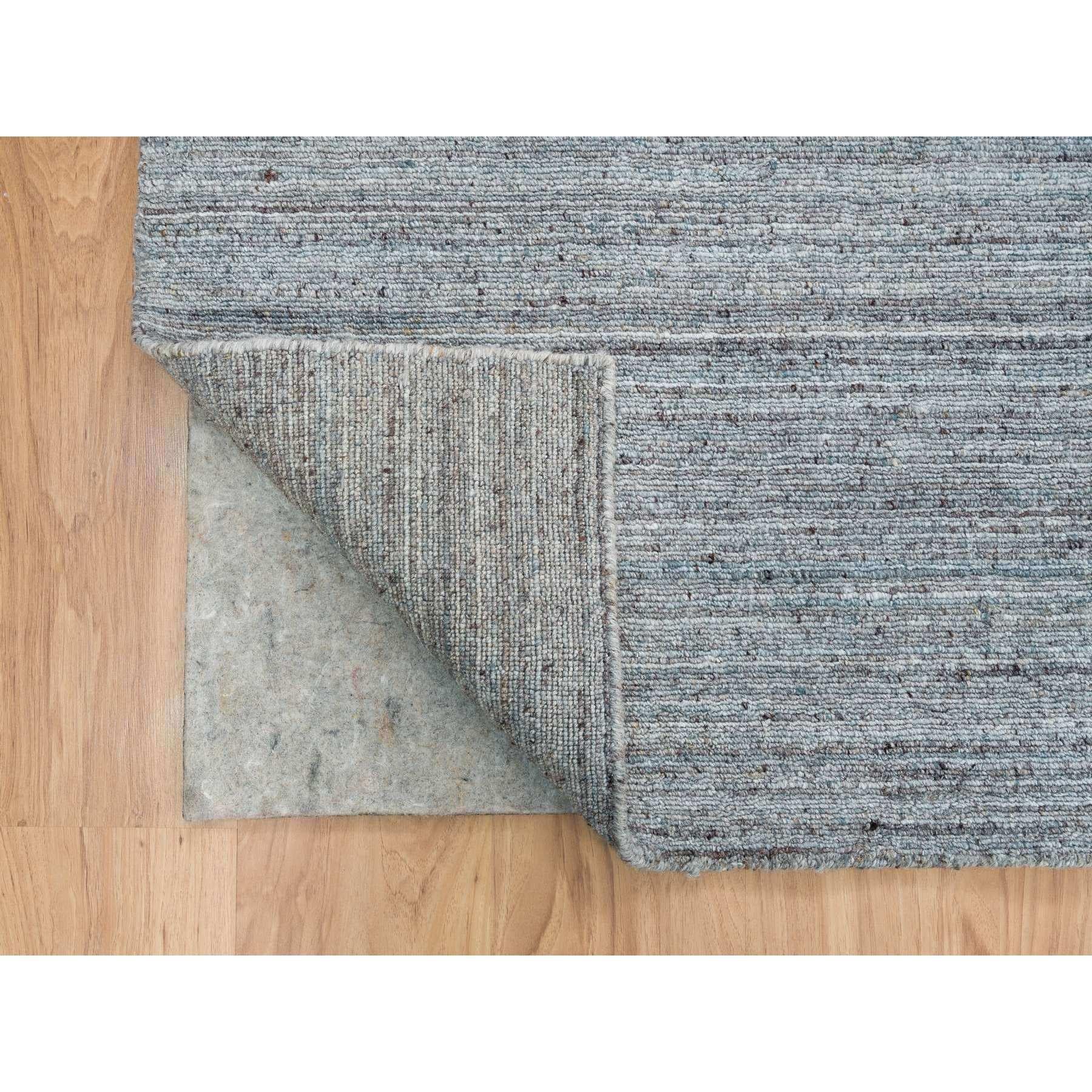Indiano Tappeto orientale quadrato 12'x12' in lana grigio arsenico lavorato a mano, con design a striature moderne in vendita