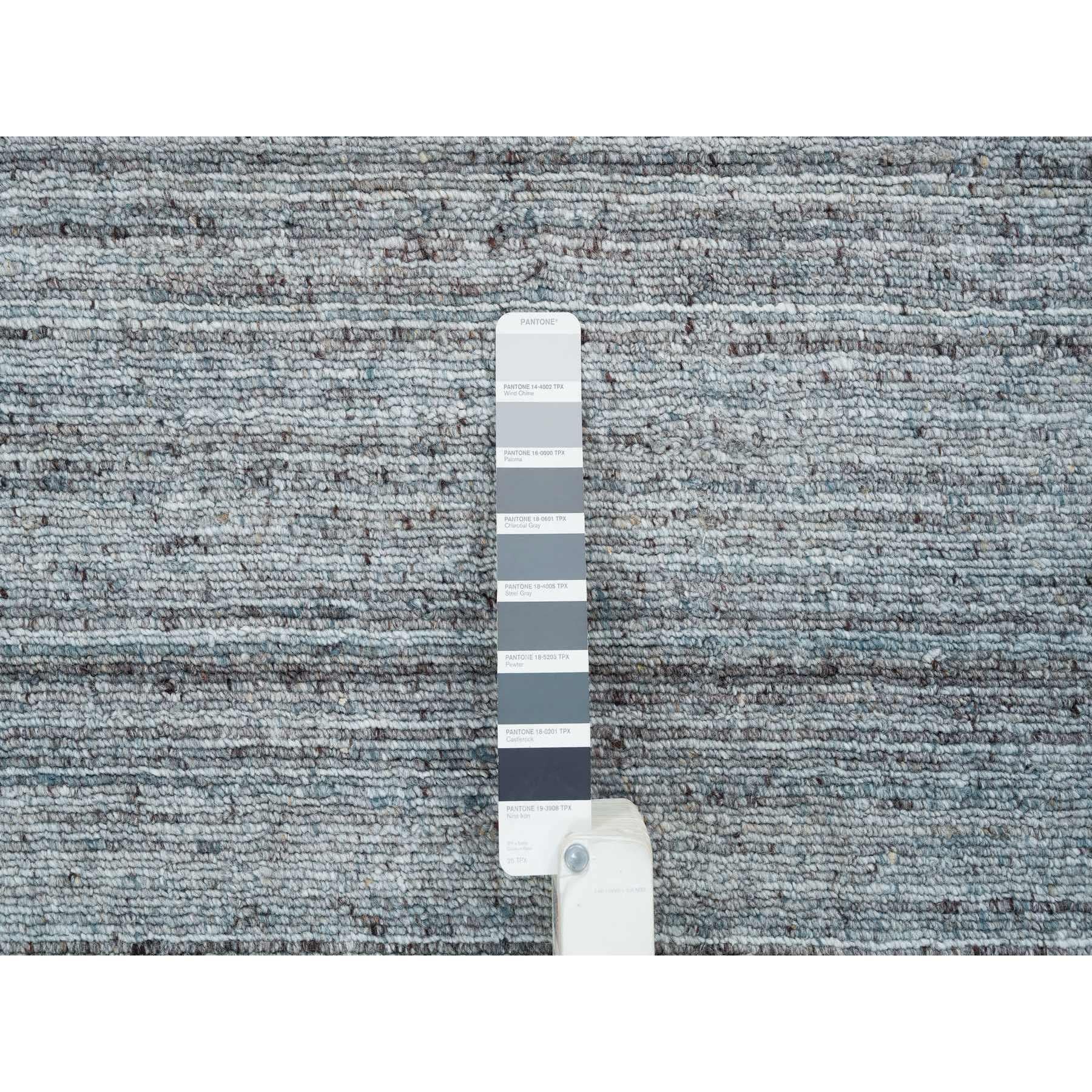 XXI secolo e contemporaneo Tappeto orientale quadrato 12'x12' in lana grigio arsenico lavorato a mano, con design a striature moderne in vendita