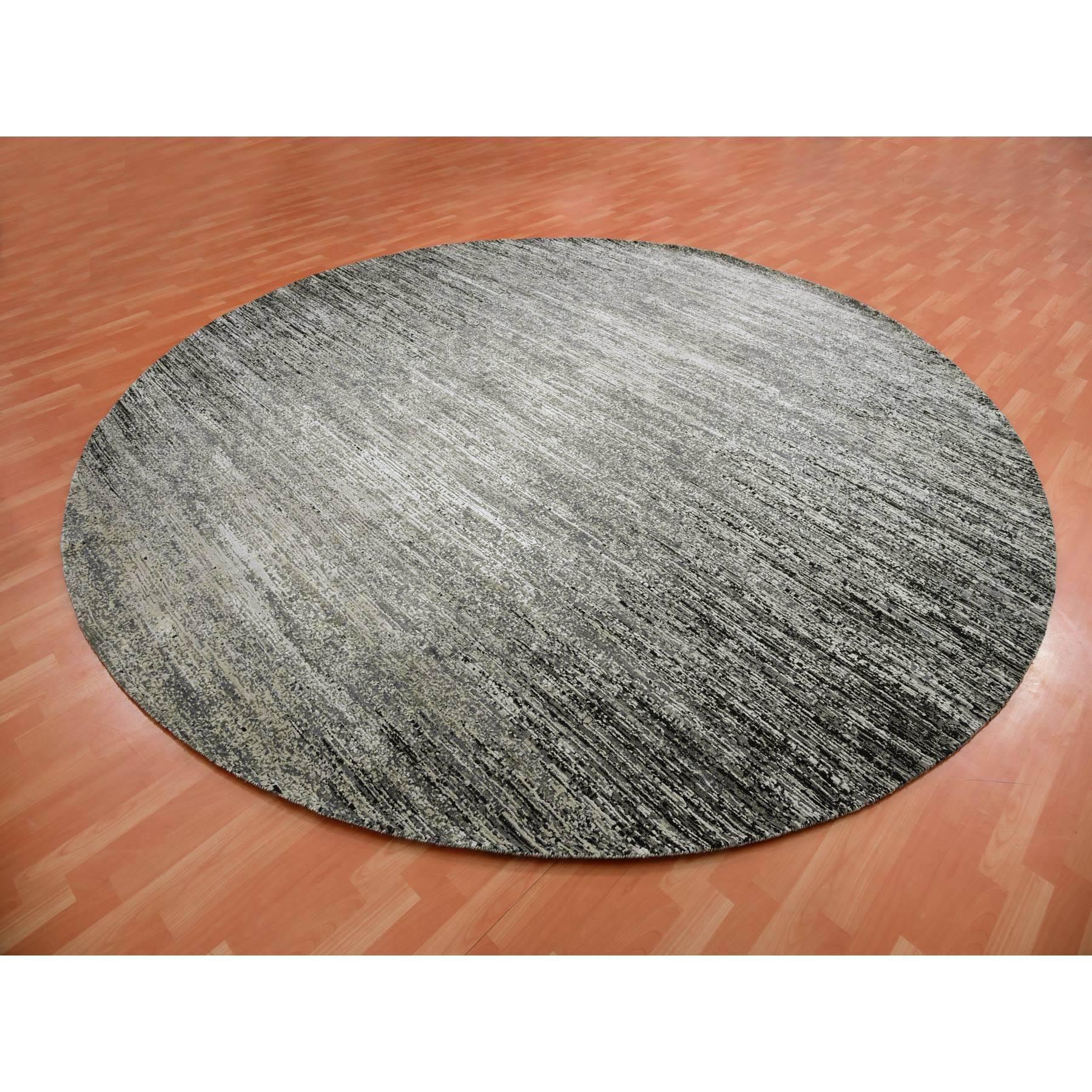 12'x12' Schwarzer, moderner, handgeknüpfter, runder Teppich aus weicher Wolle und Seide mit Striae-Design (Moderne) im Angebot