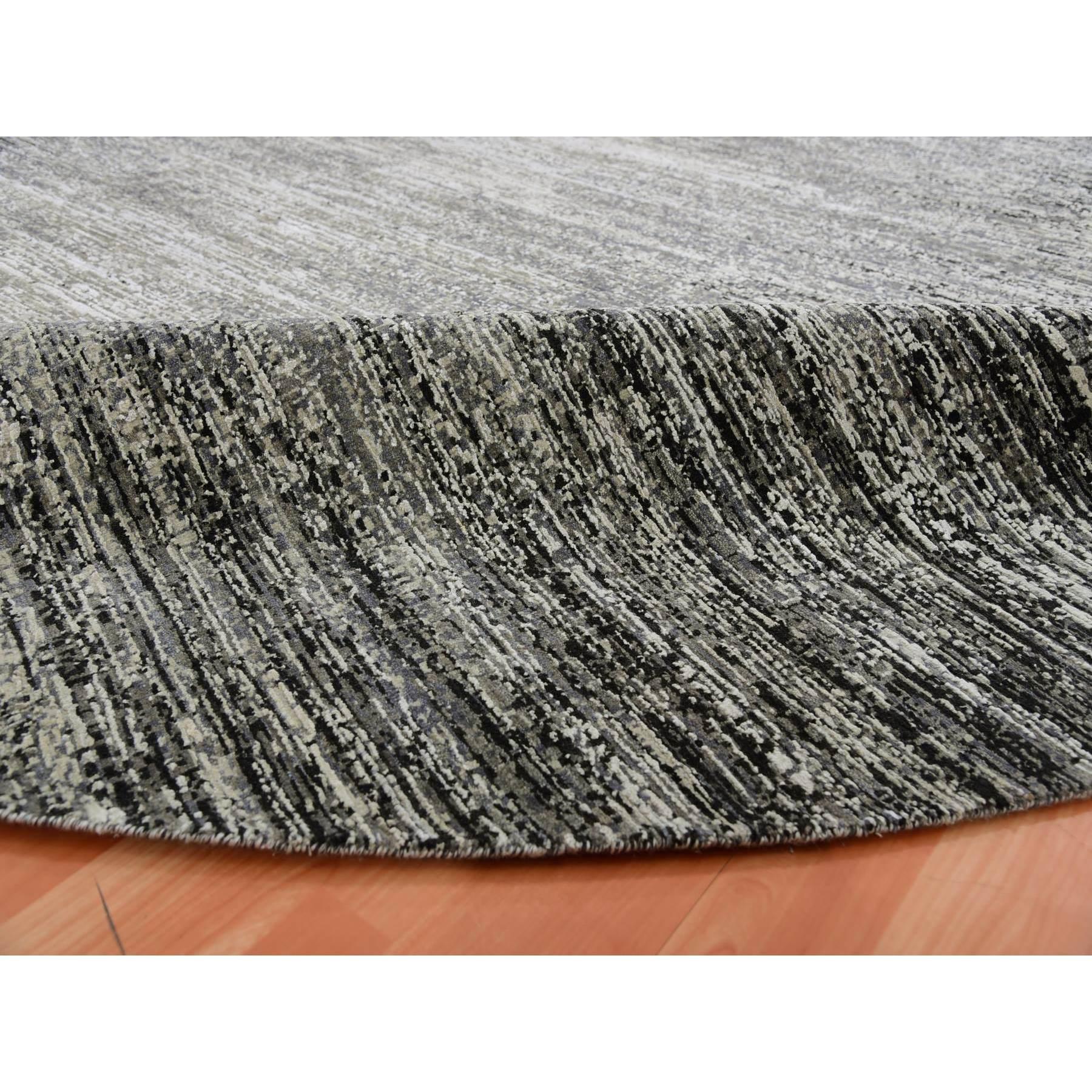 12'x12' Schwarzer, moderner, handgeknüpfter, runder Teppich aus weicher Wolle und Seide mit Striae-Design im Zustand „Neu“ im Angebot in Carlstadt, NJ