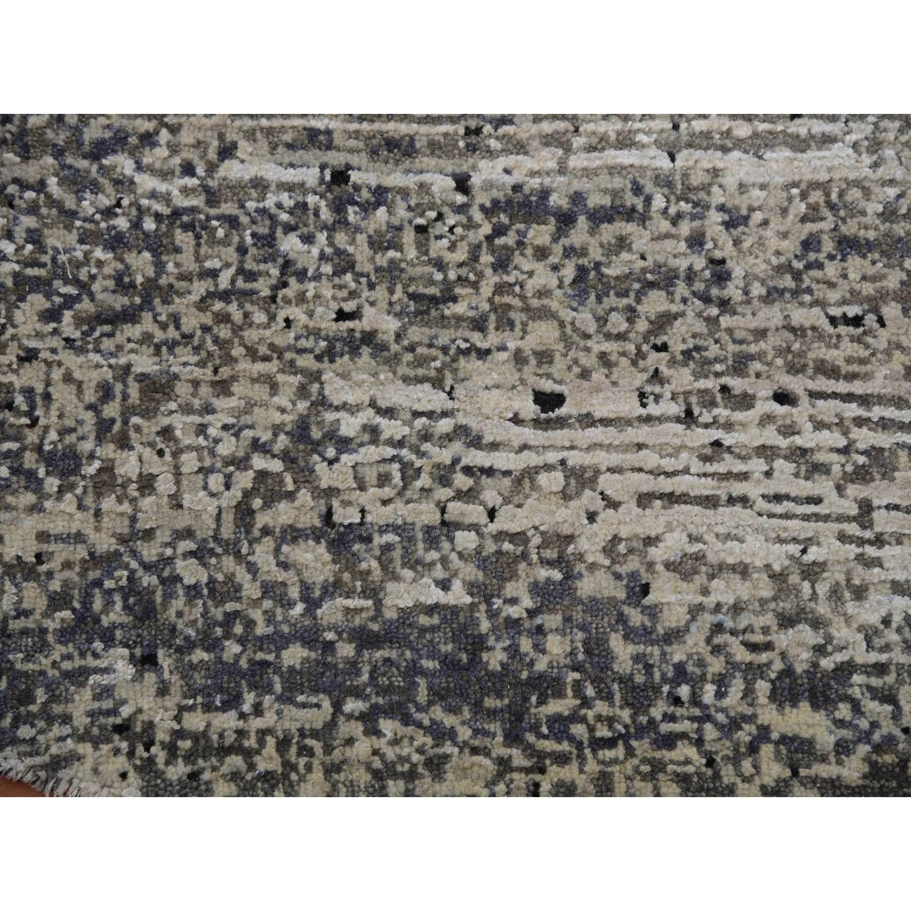 12'x12' Schwarzer, moderner, handgeknüpfter, runder Teppich aus weicher Wolle und Seide mit Striae-Design im Angebot 1