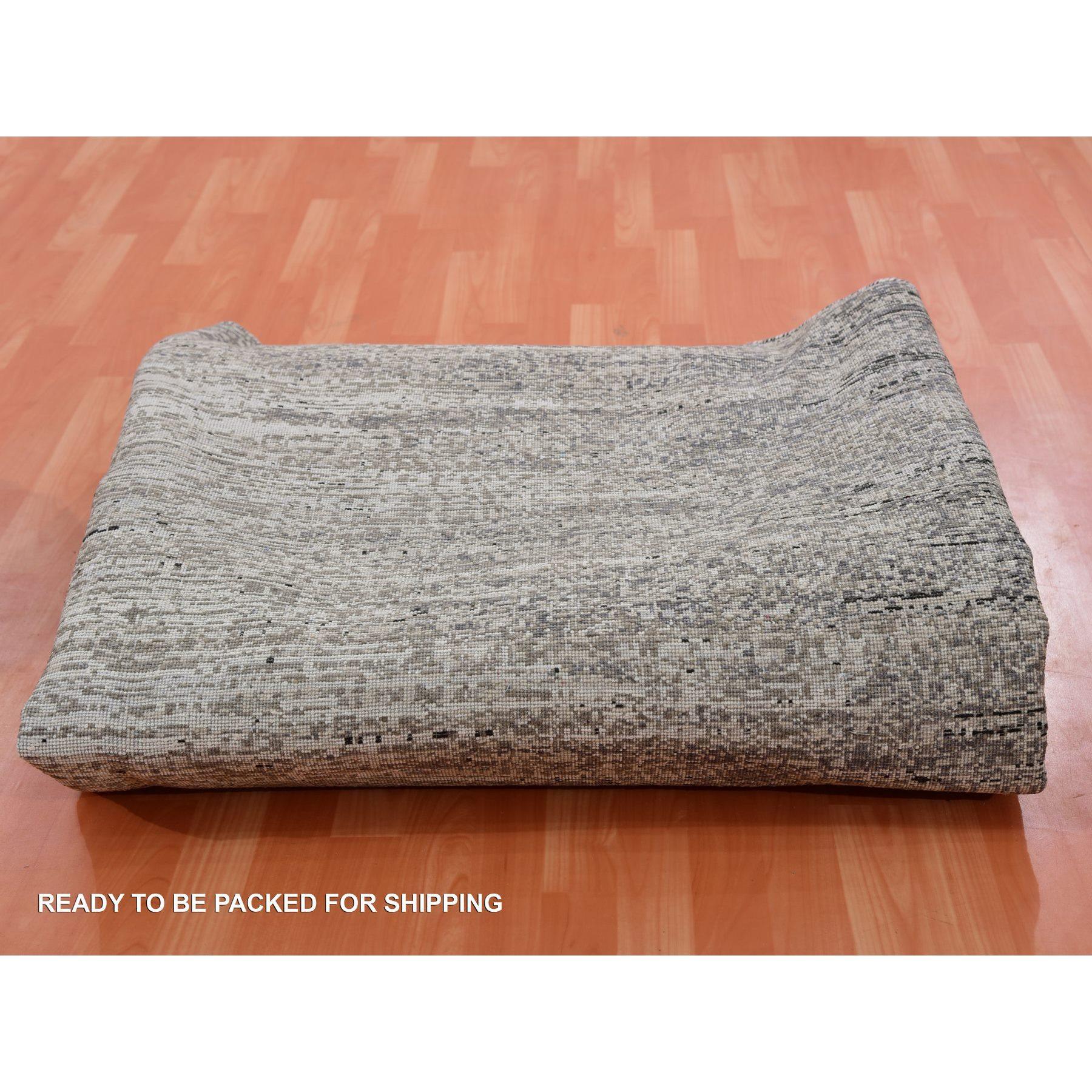 12'x12' Schwarzer, moderner, handgeknüpfter, runder Teppich aus weicher Wolle und Seide mit Striae-Design im Angebot 2