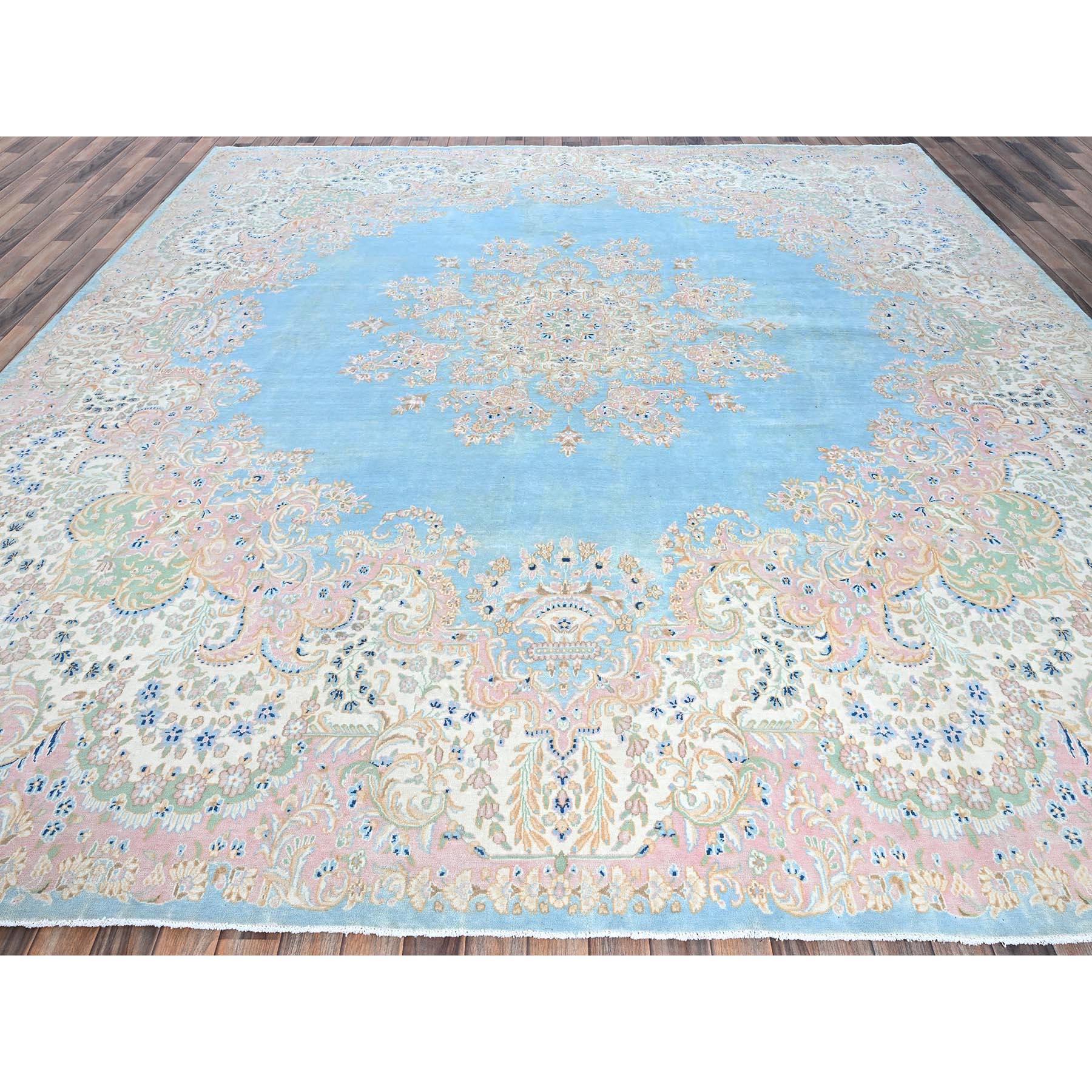 12'x12' Blauer antiker persischer Kerman Even Wear Handgeknüpfter quadratischer Teppich aus Wolle (Kirman) im Angebot