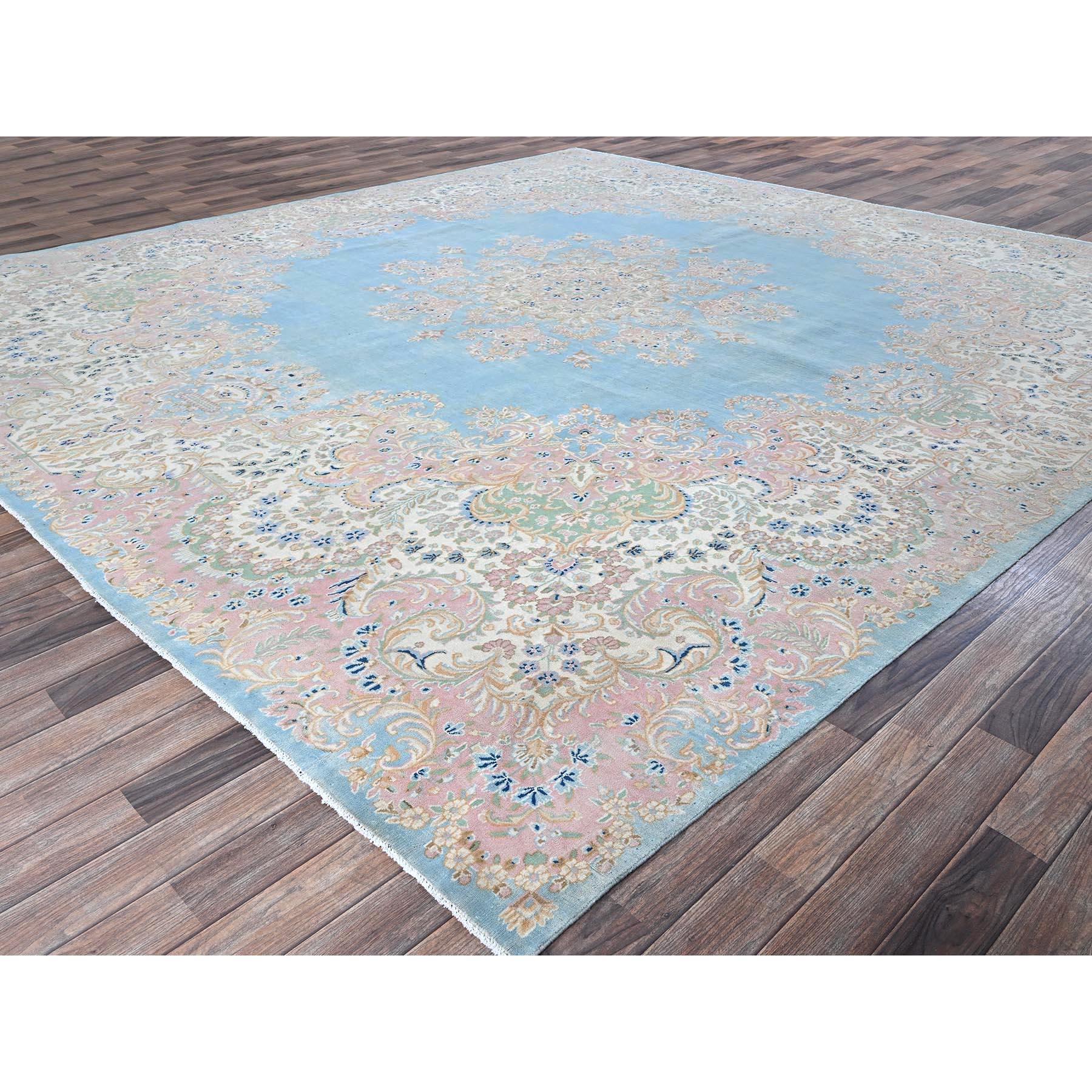 12'x12' Blauer antiker persischer Kerman Even Wear Handgeknüpfter quadratischer Teppich aus Wolle (Persisch) im Angebot